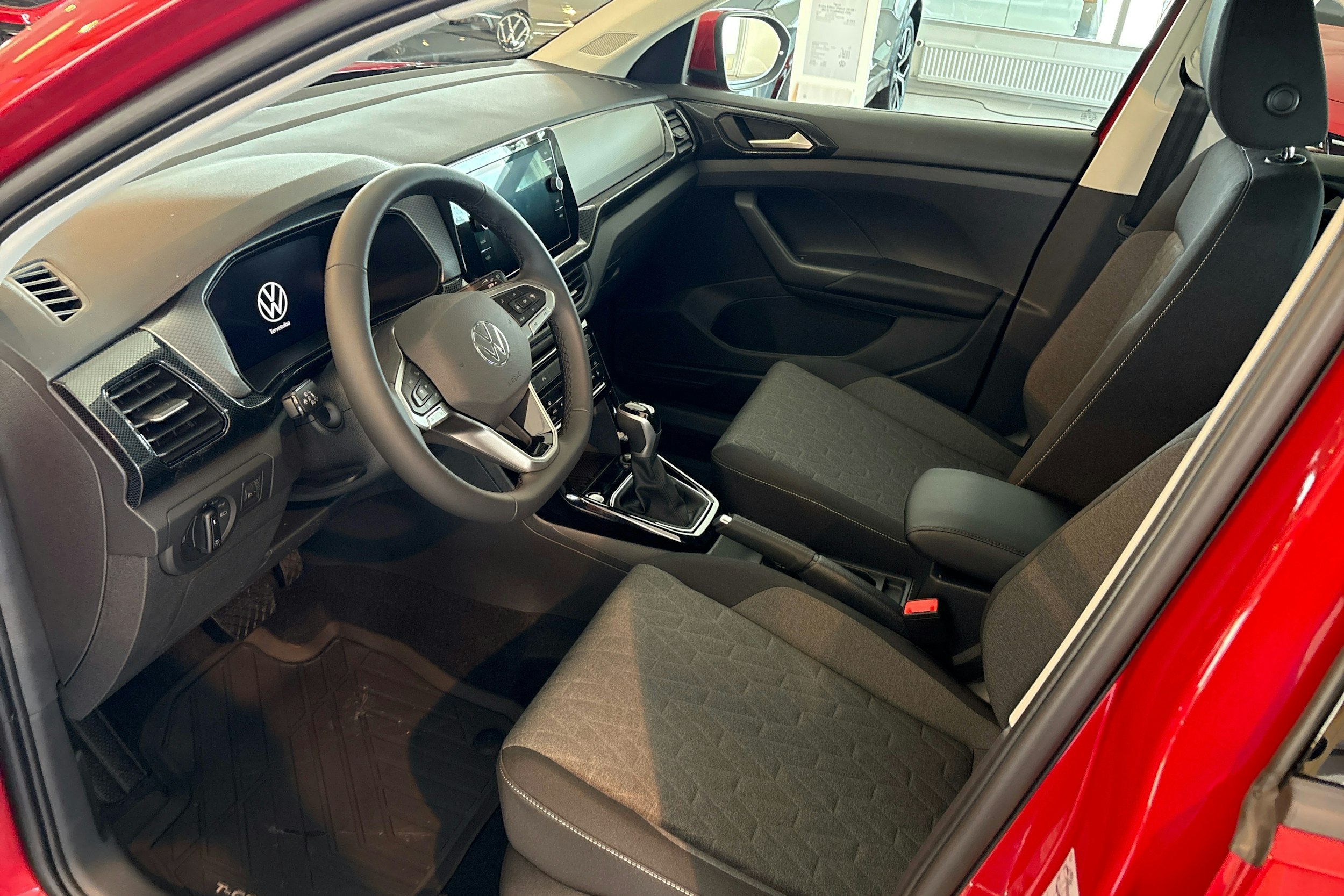 punainen Volkswagen T-Cross 2025 kuva 6.