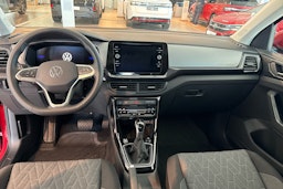 punainen Volkswagen T-Cross 2025 kuva 7.