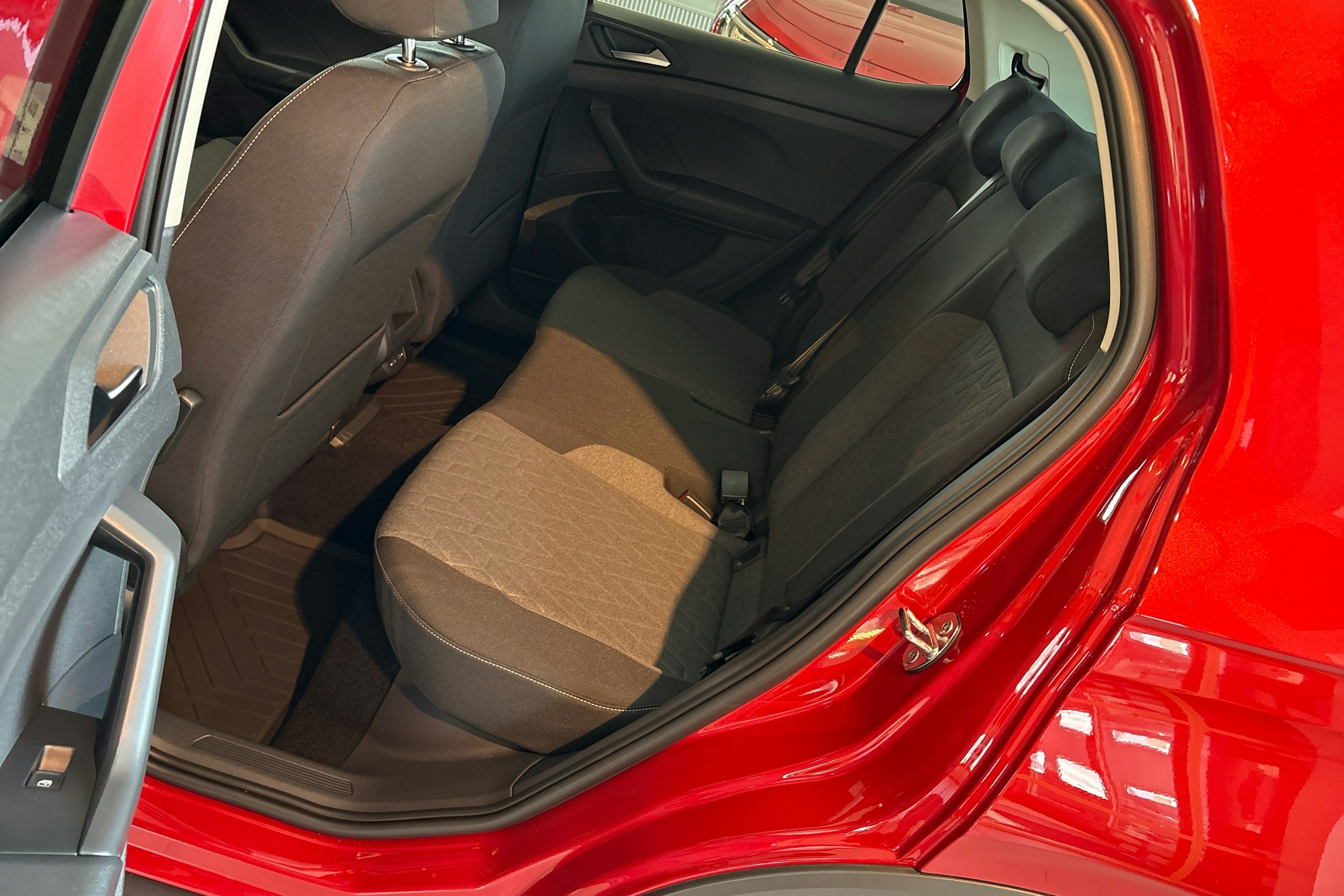 punainen Volkswagen T-Cross 2025 kuva 8.