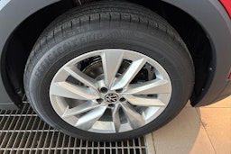 punainen Volkswagen T-Cross 2025 kuva 9.