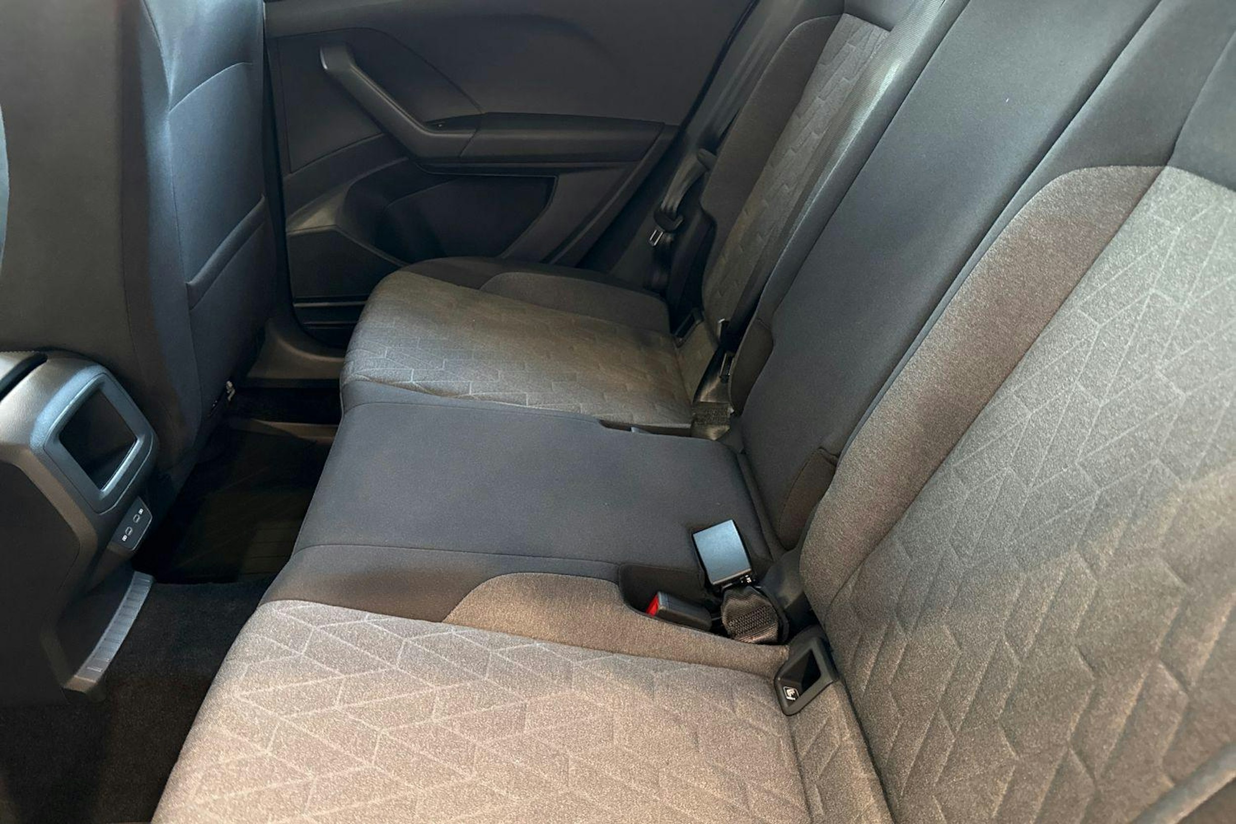 musta Volkswagen T-Cross 2025 kuva 8.