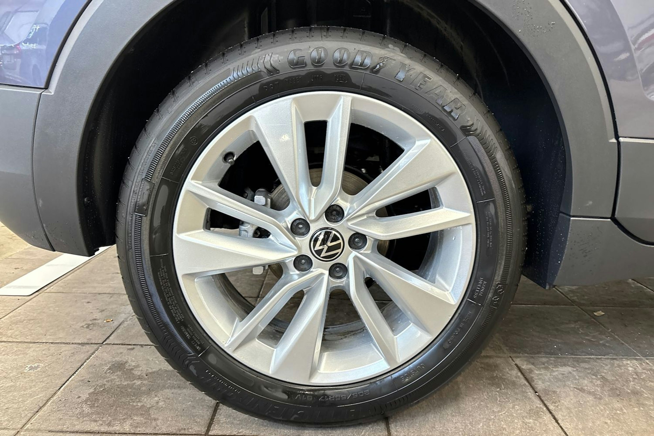 harmaa Volkswagen T-Cross 2025 kuva 9.