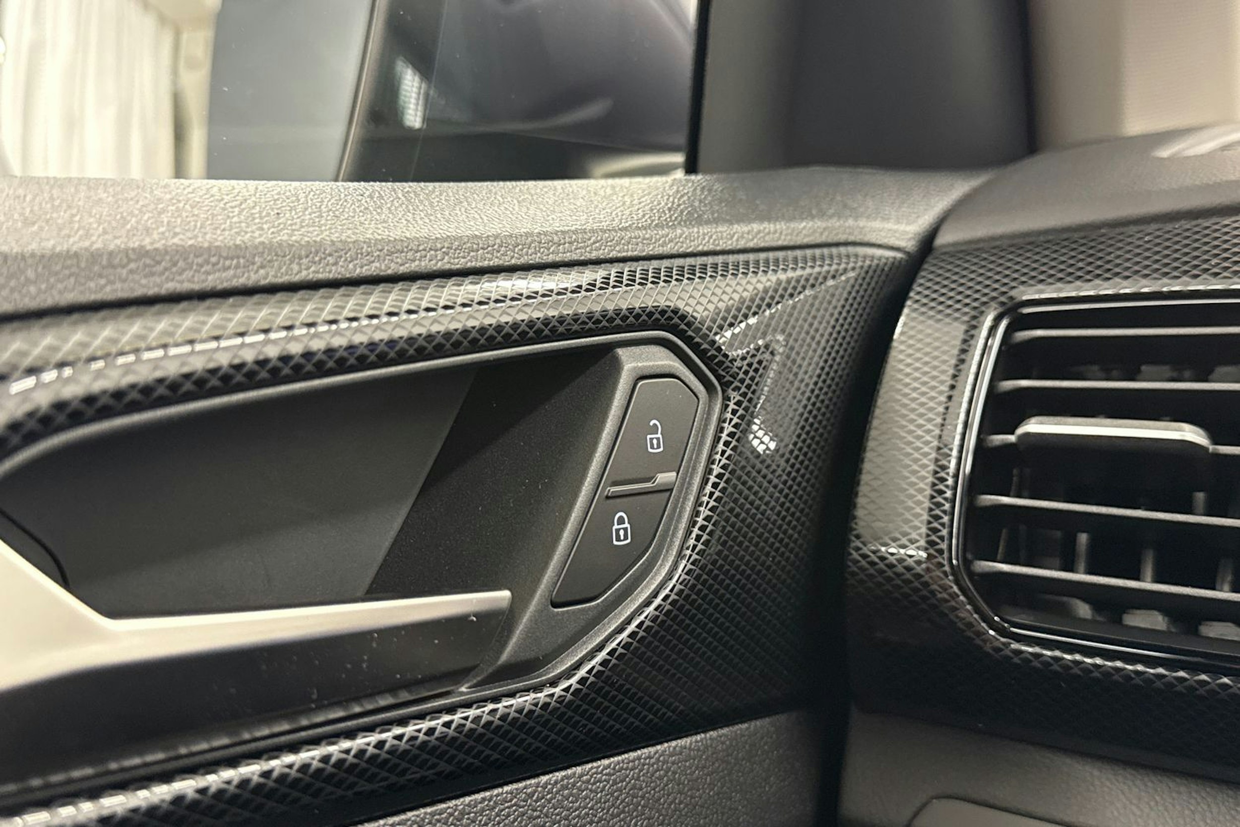 met. harmaa Volkswagen T-Cross 2025 kuva 17.