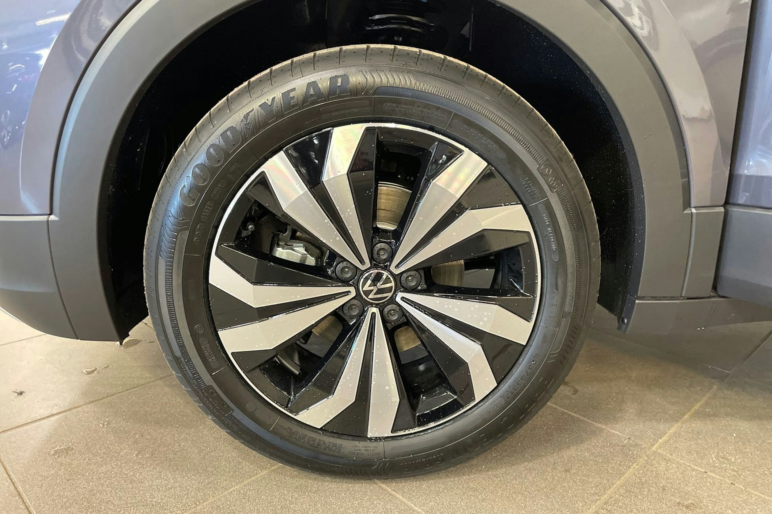 met. harmaa Volkswagen T-Cross 2025 kuva 9.