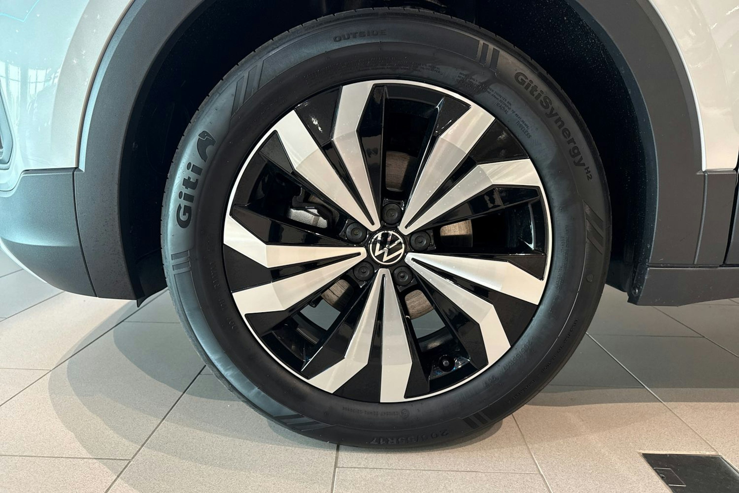 harmaa Volkswagen T-Cross 2025 kuva 10.