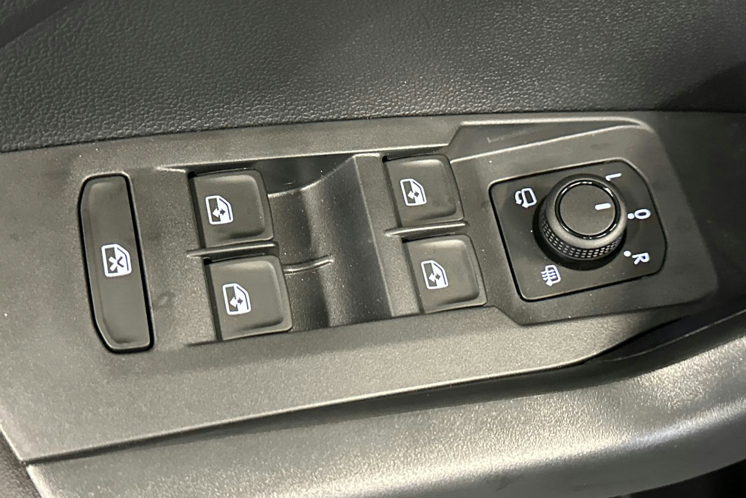 Harmaa Volkswagen T-Cross 2025 kuva 12.