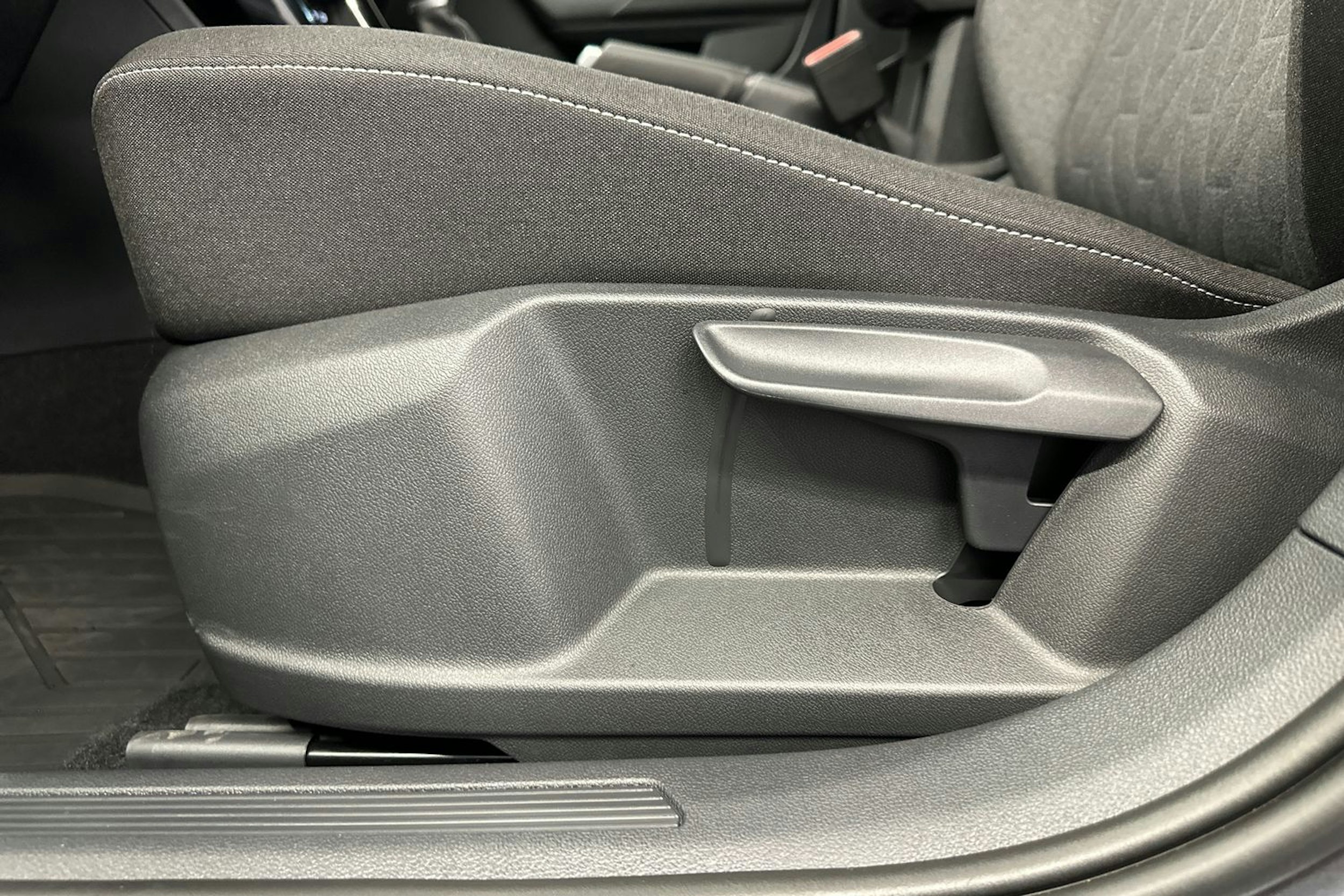 Harmaa Volkswagen T-Cross 2025 kuva 13.