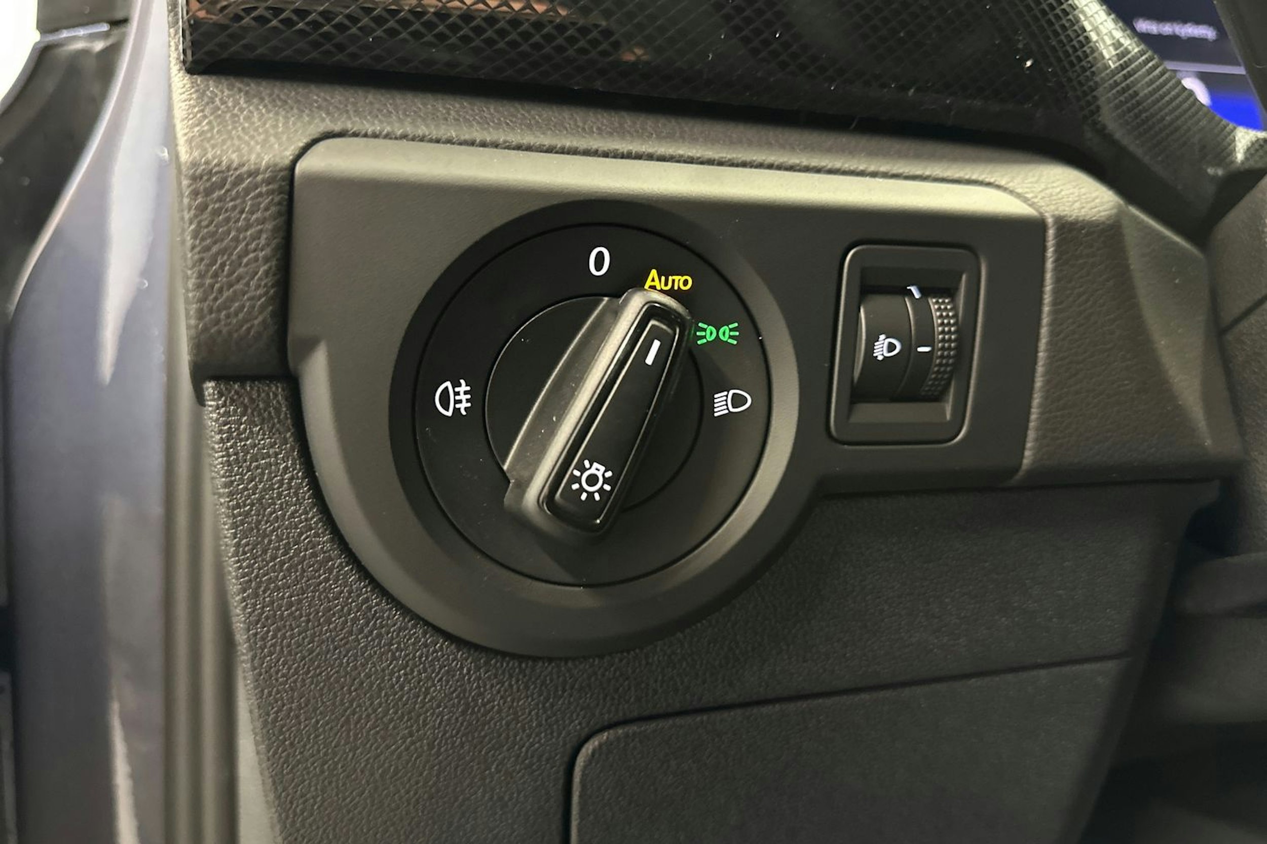 Harmaa Volkswagen T-Cross 2025 kuva 15.