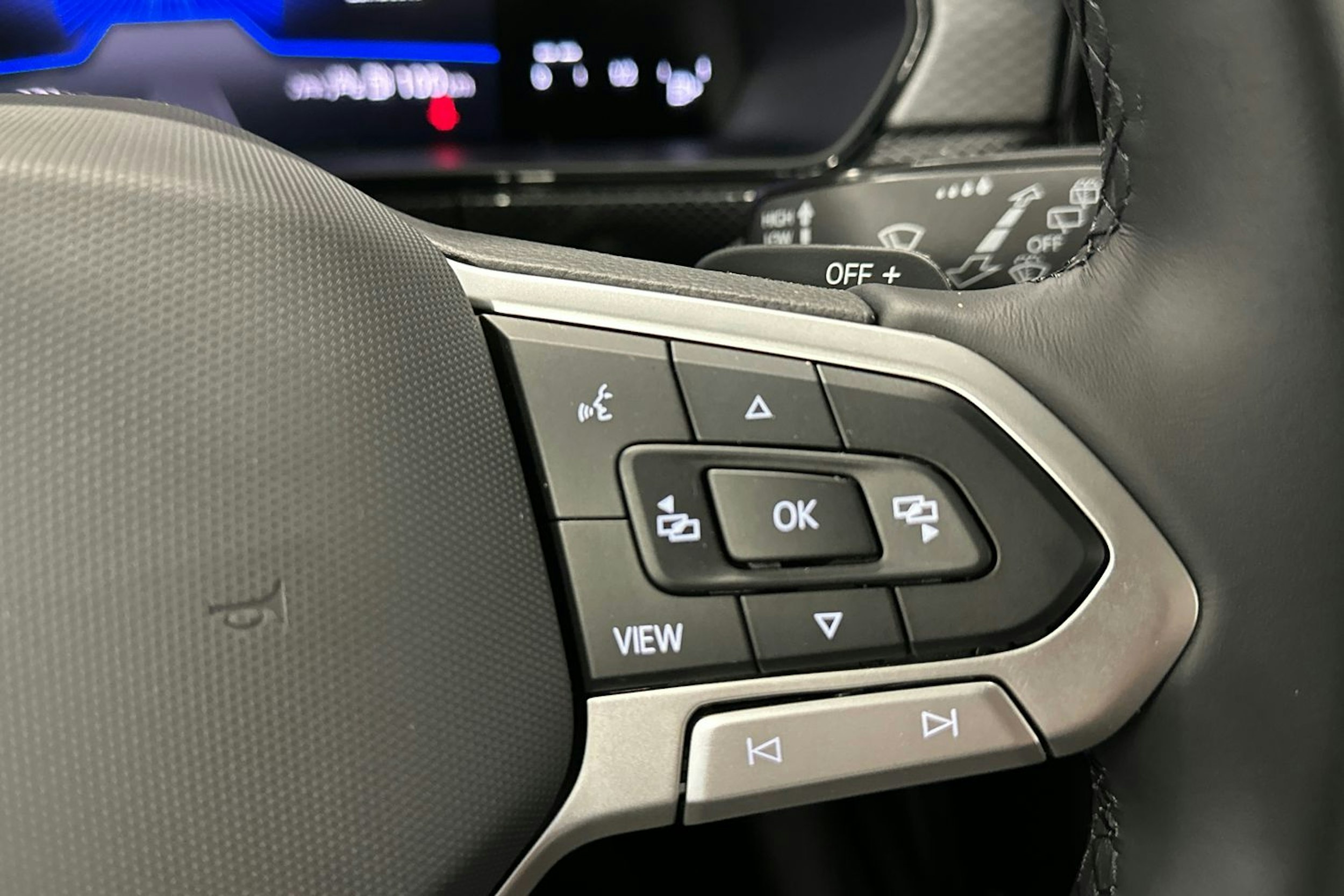 Harmaa Volkswagen T-Cross 2025 kuva 17.