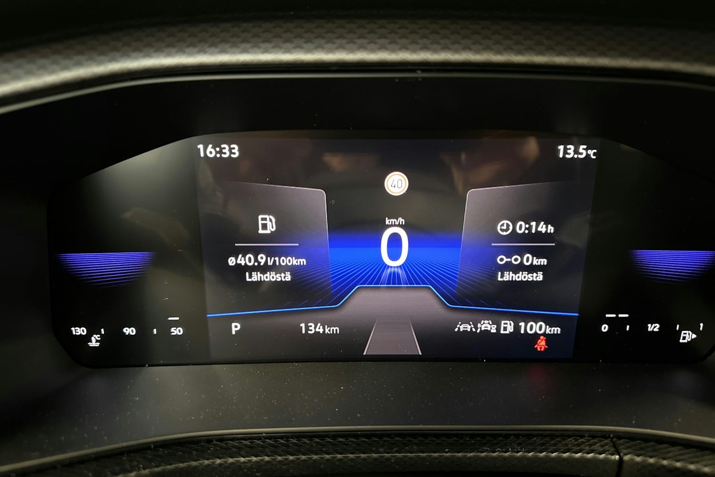 Harmaa Volkswagen T-Cross 2025 kuva 18.