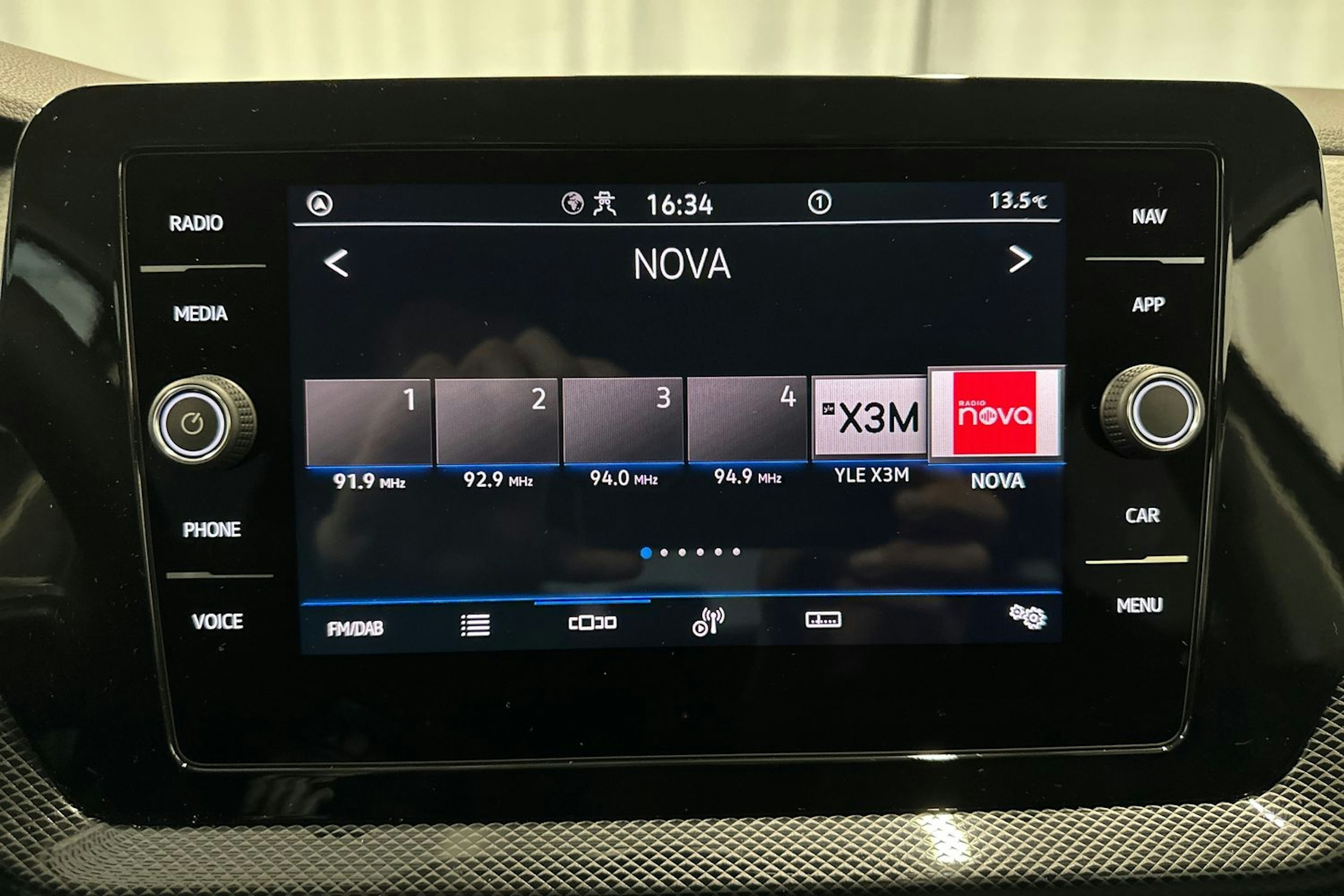 Harmaa Volkswagen T-Cross 2025 kuva 19.