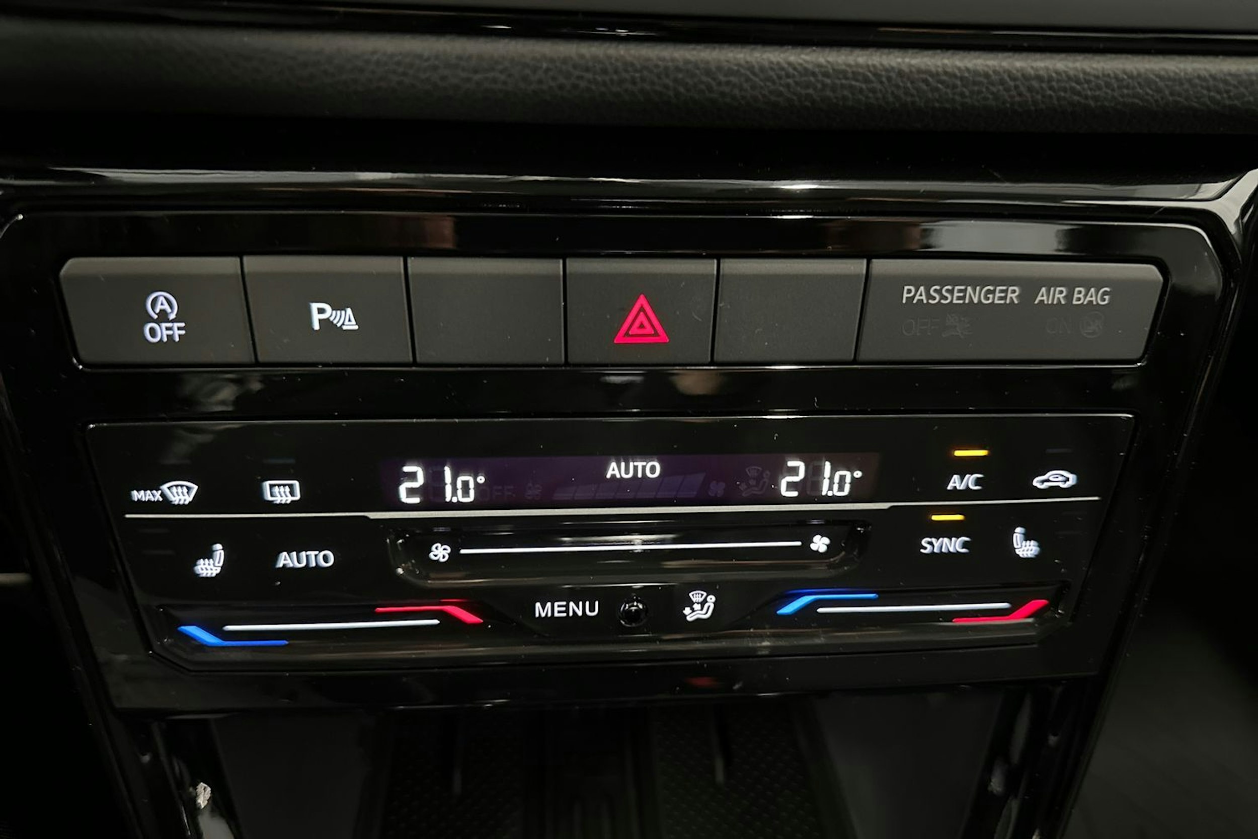 Harmaa Volkswagen T-Cross 2025 kuva 26.