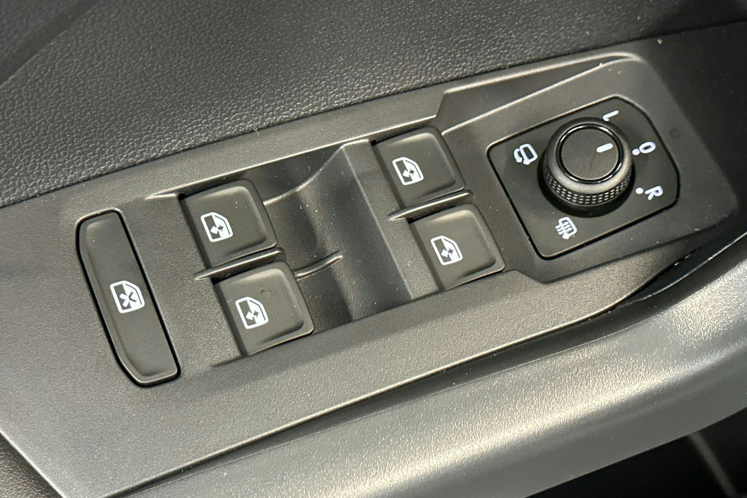 harmaa Volkswagen T-Cross 2025 kuva 13.