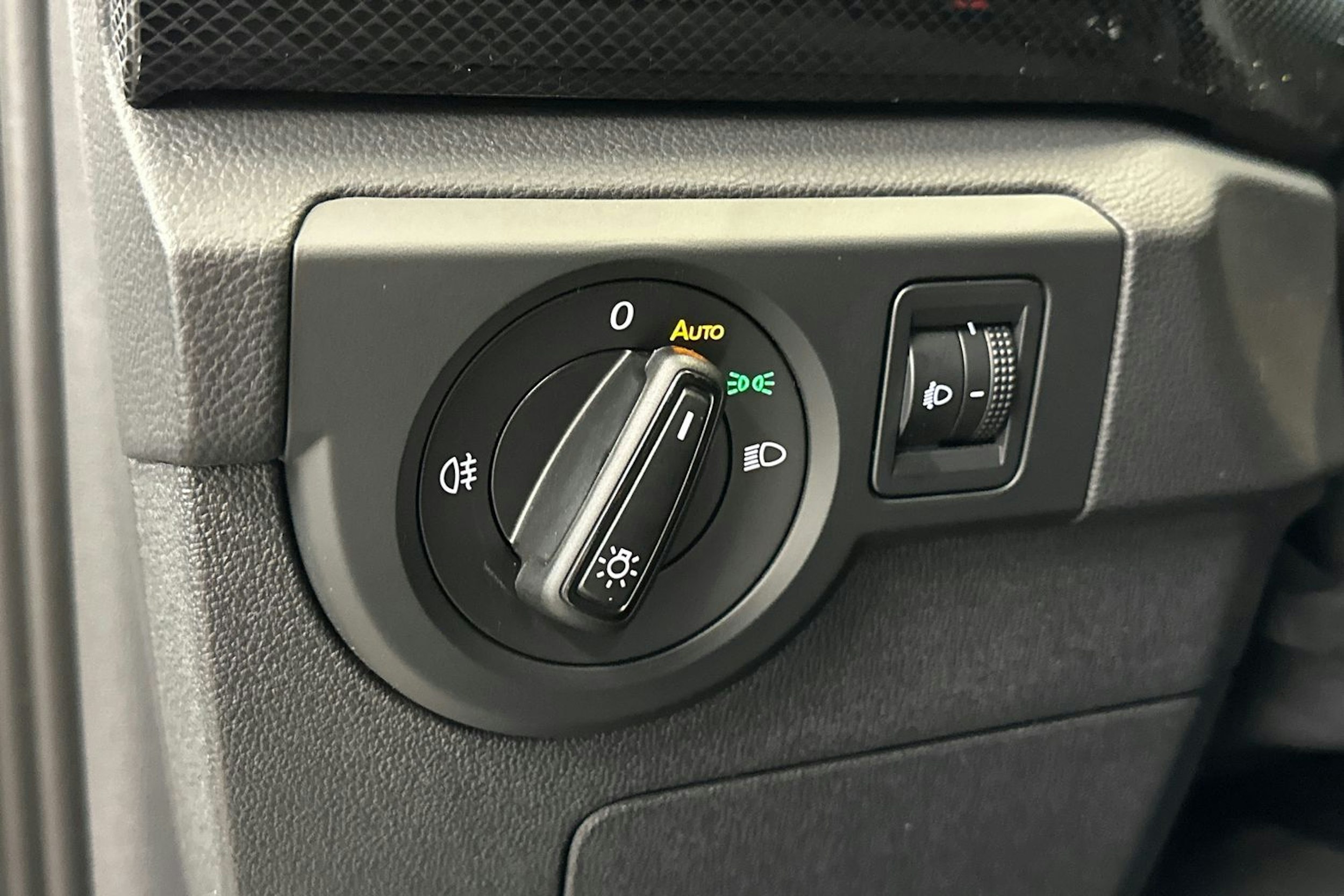 harmaa Volkswagen T-Cross 2025 kuva 16.