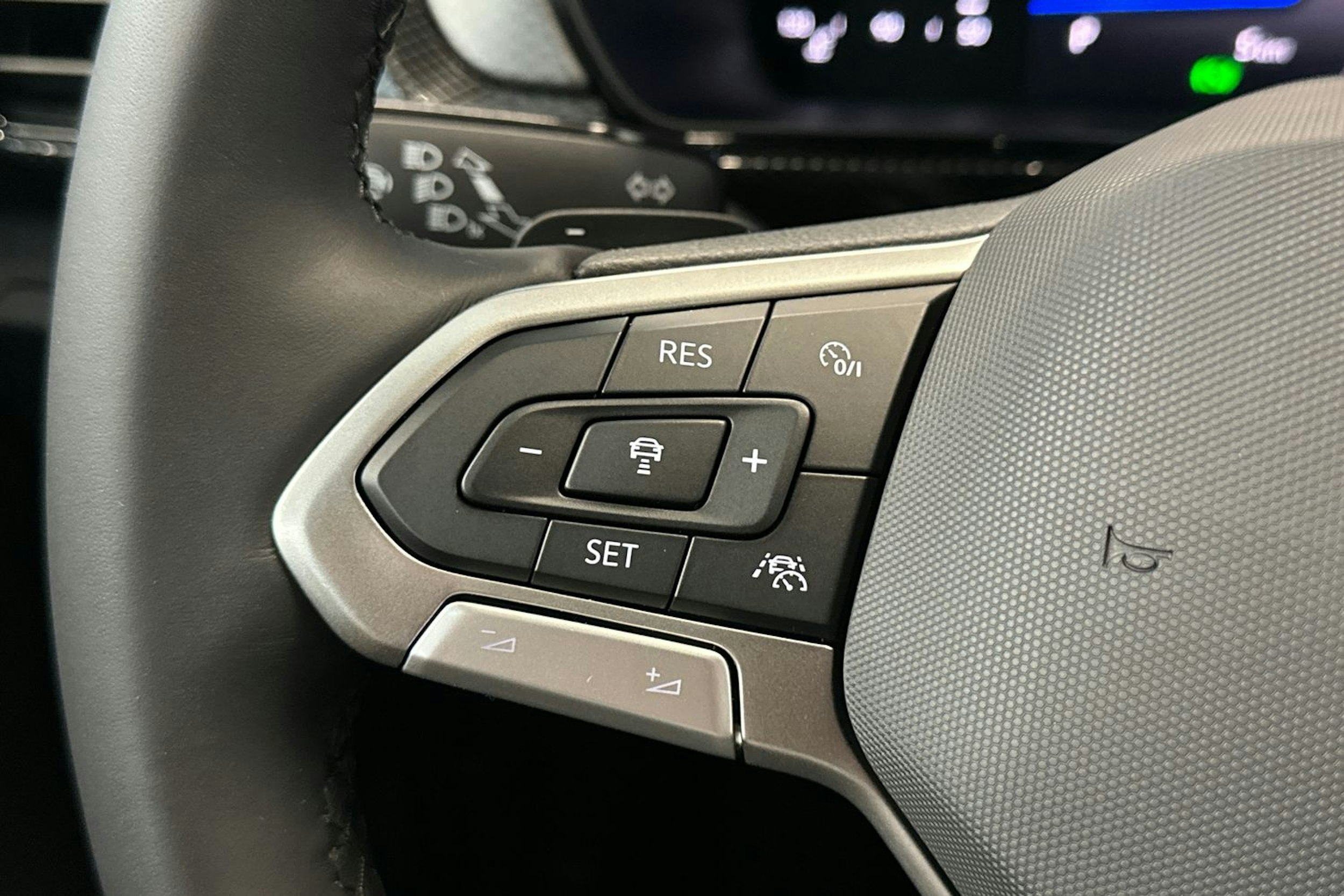 harmaa Volkswagen T-Cross 2025 kuva 17.