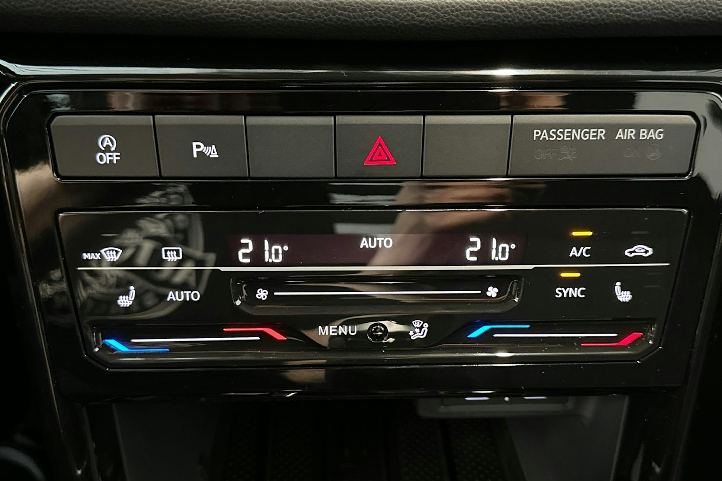 harmaa Volkswagen T-Cross 2025 kuva 24.