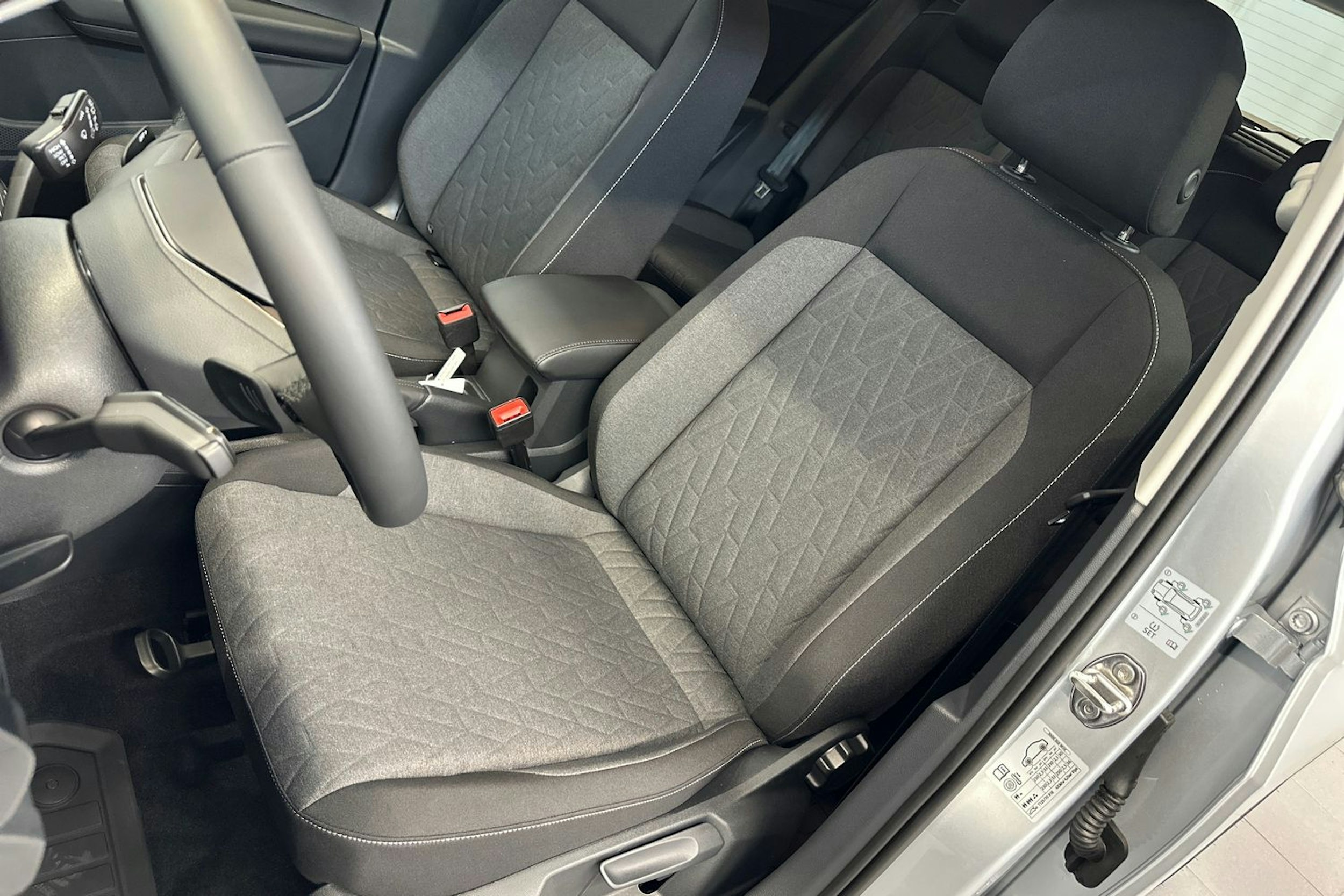 harmaa Volkswagen T-Cross 2025 kuva 28.