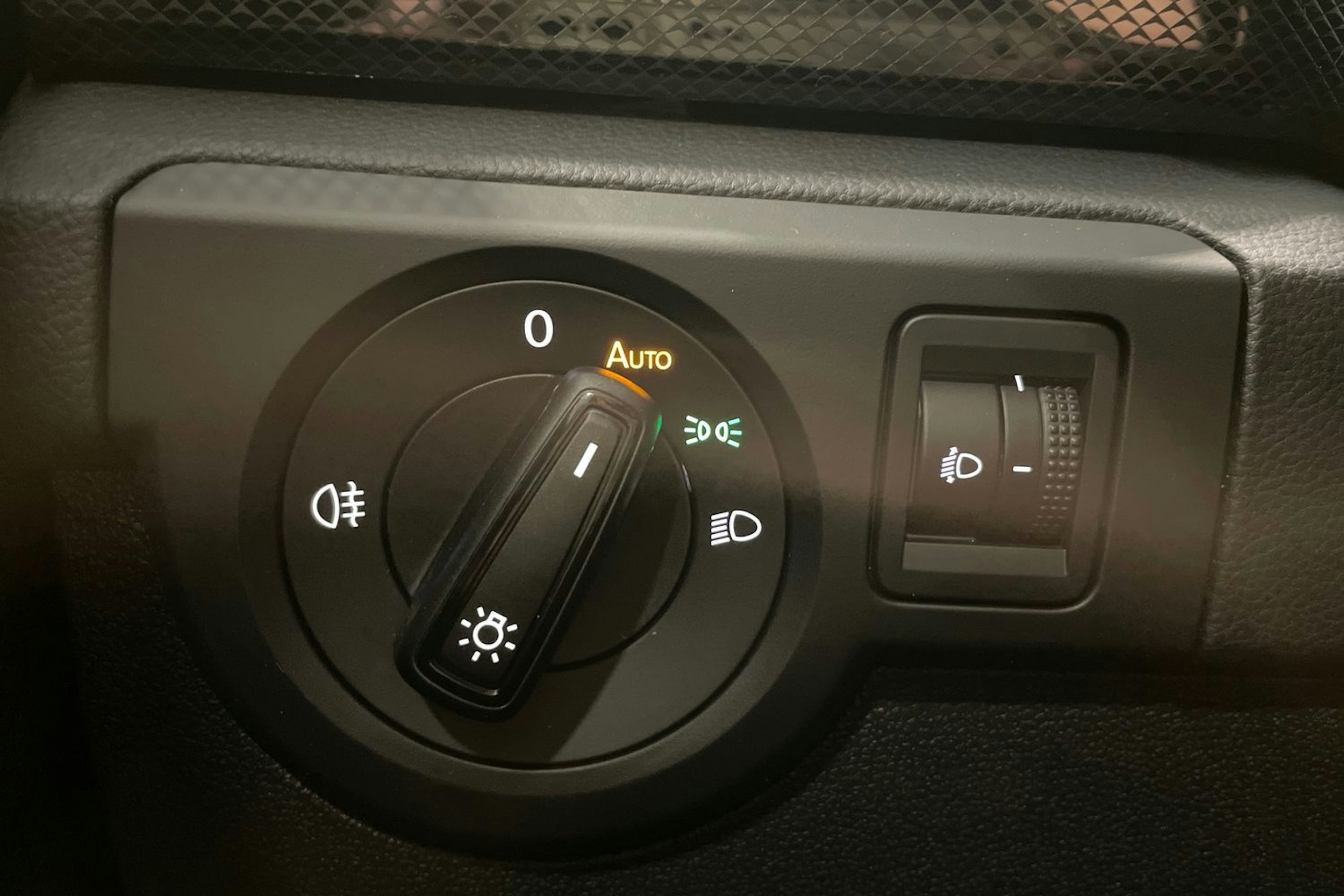 met. harmaa Volkswagen T-Cross 2025 kuva 7.