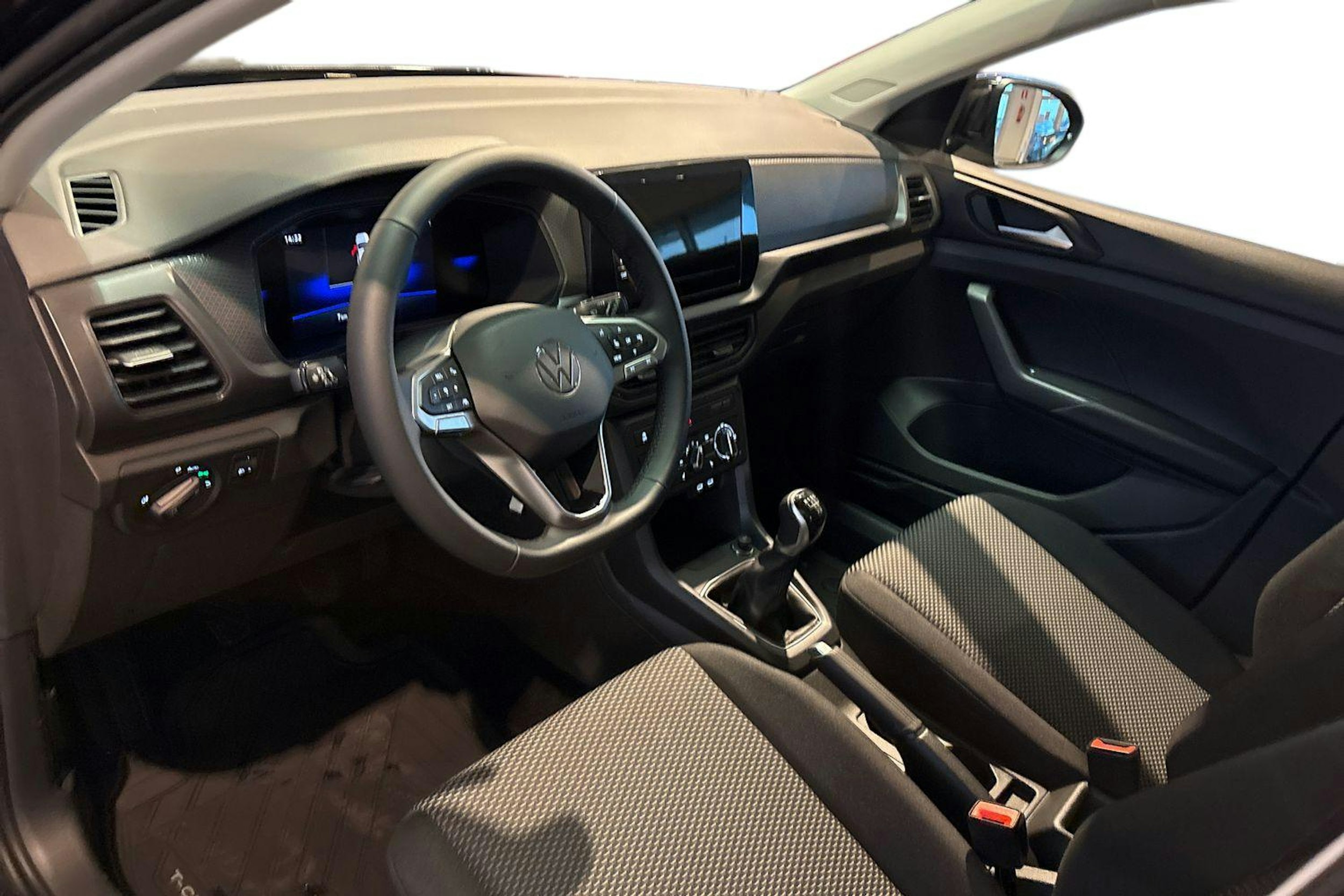 musta Volkswagen T-Cross 2025 kuva 6.