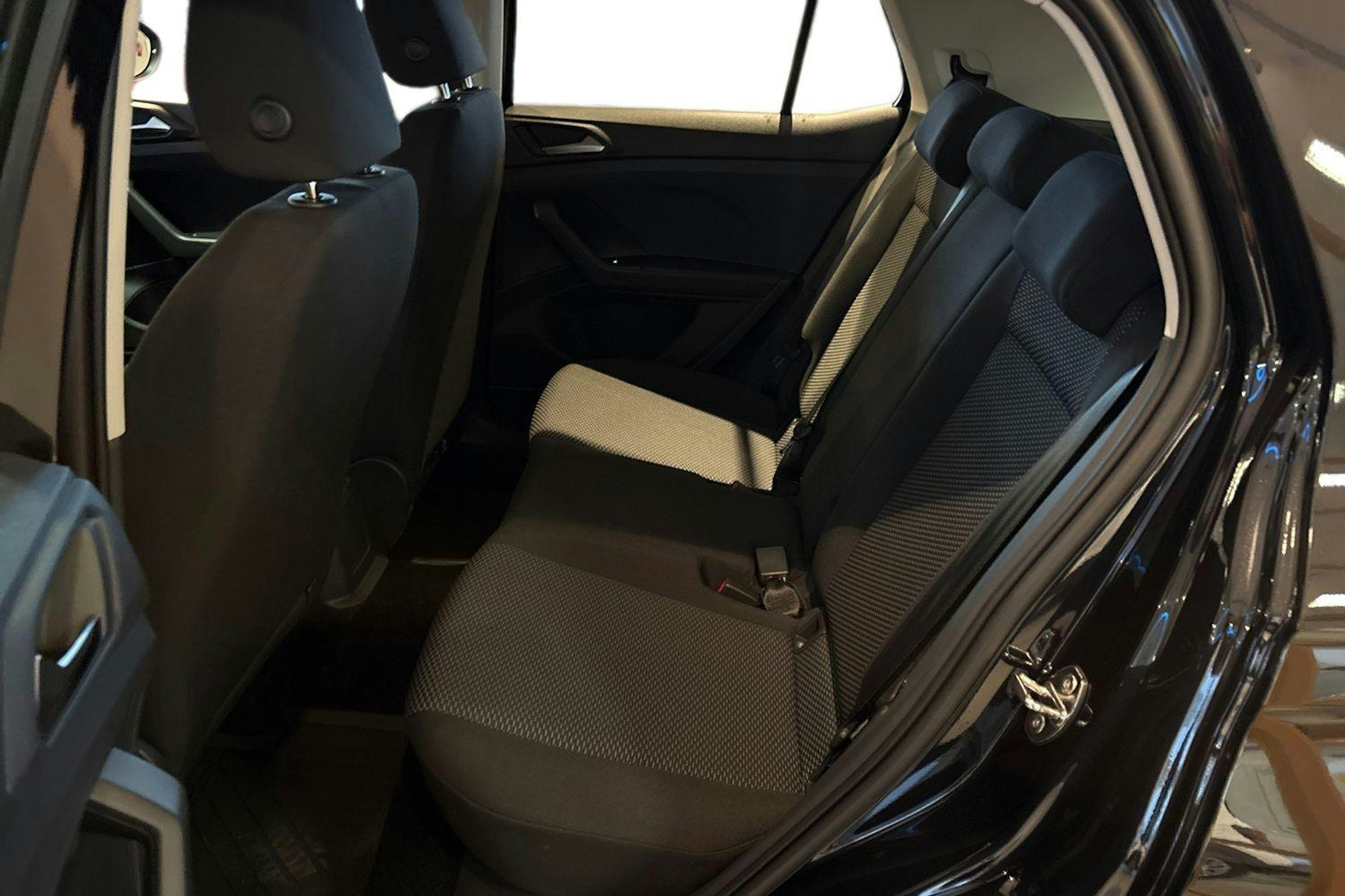 musta Volkswagen T-Cross 2025 kuva 8.