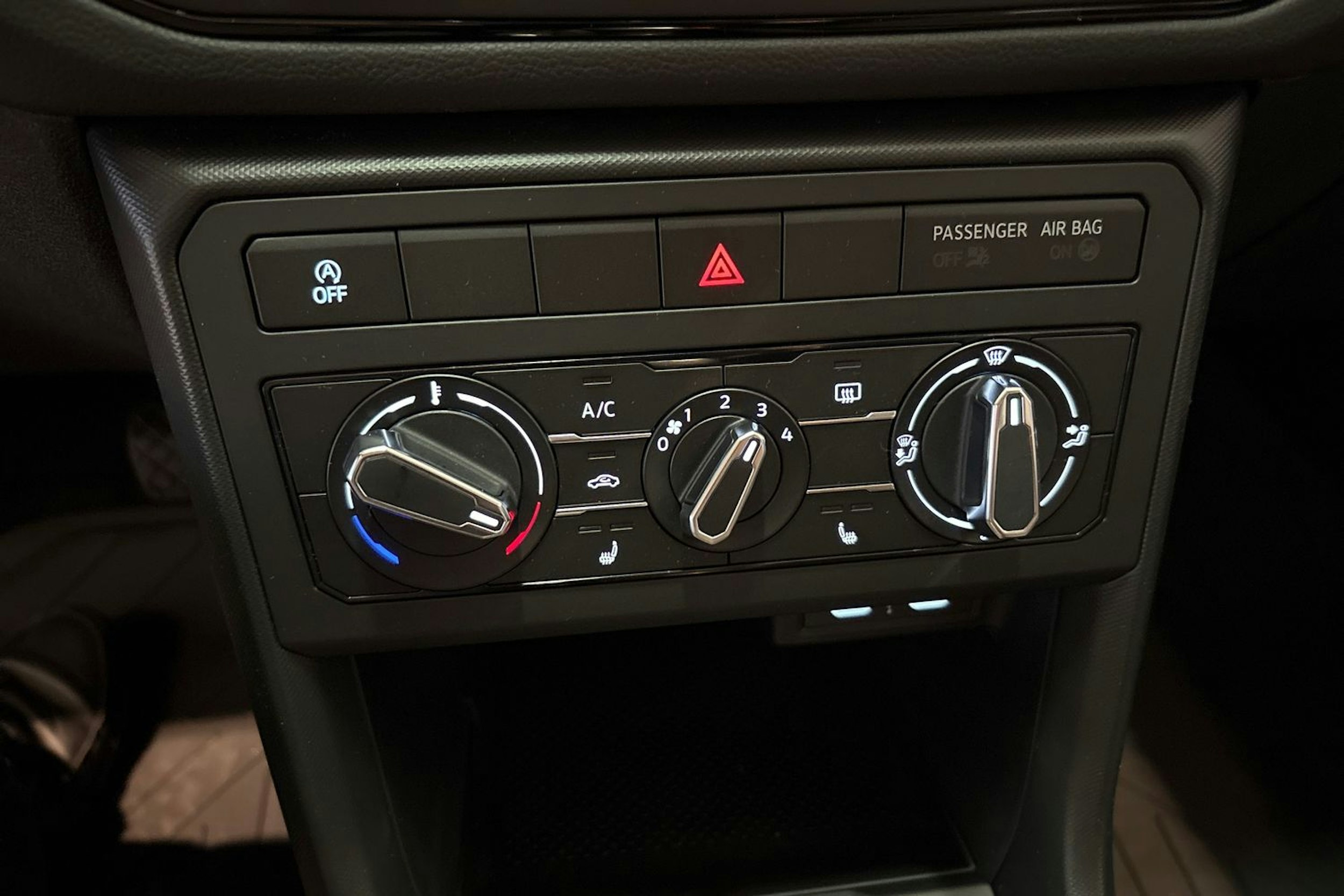 musta Volkswagen T-Cross 2025 kuva 15.