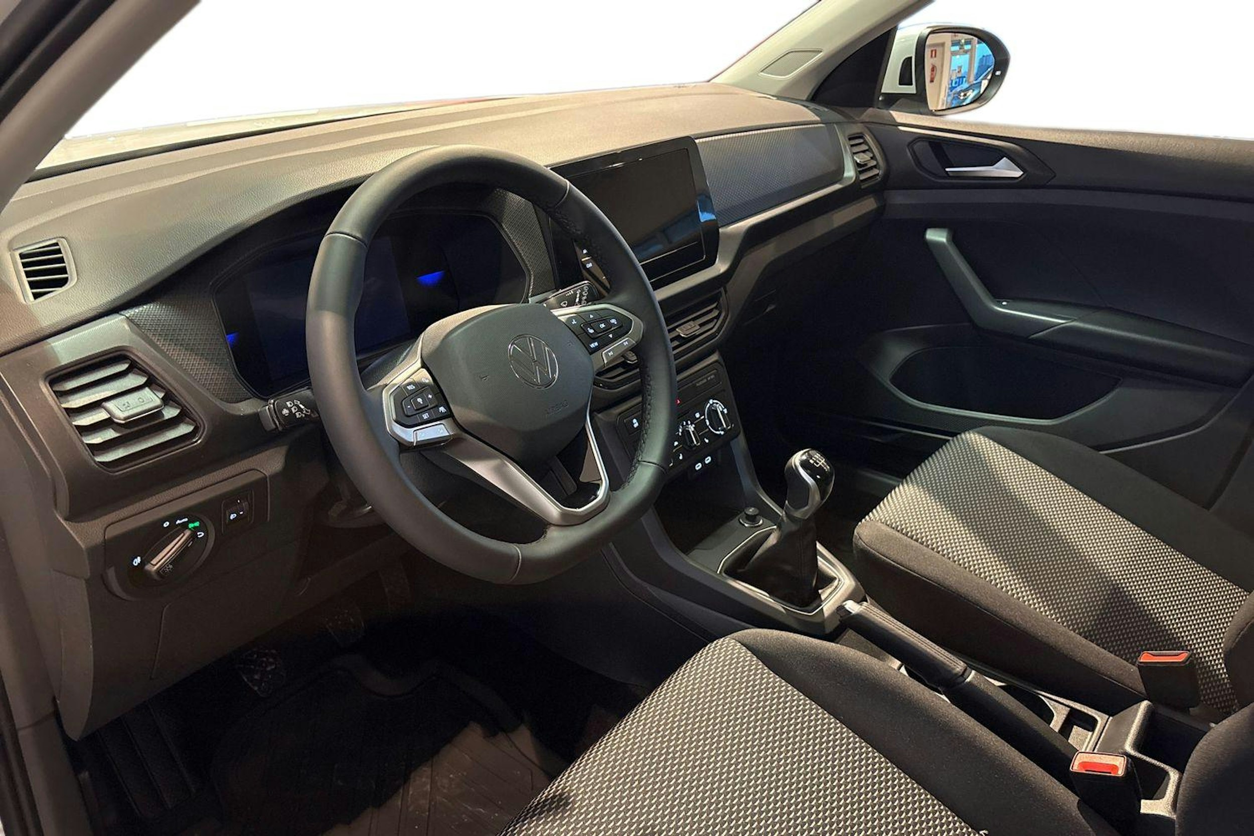 valkoinen Volkswagen T-Cross 2025 kuva 6.
