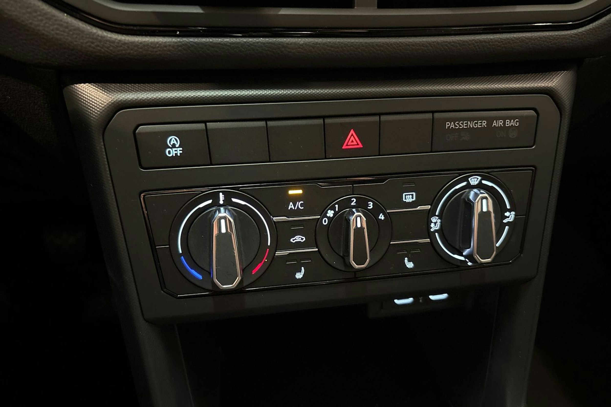 valkoinen Volkswagen T-Cross 2025 kuva 17.