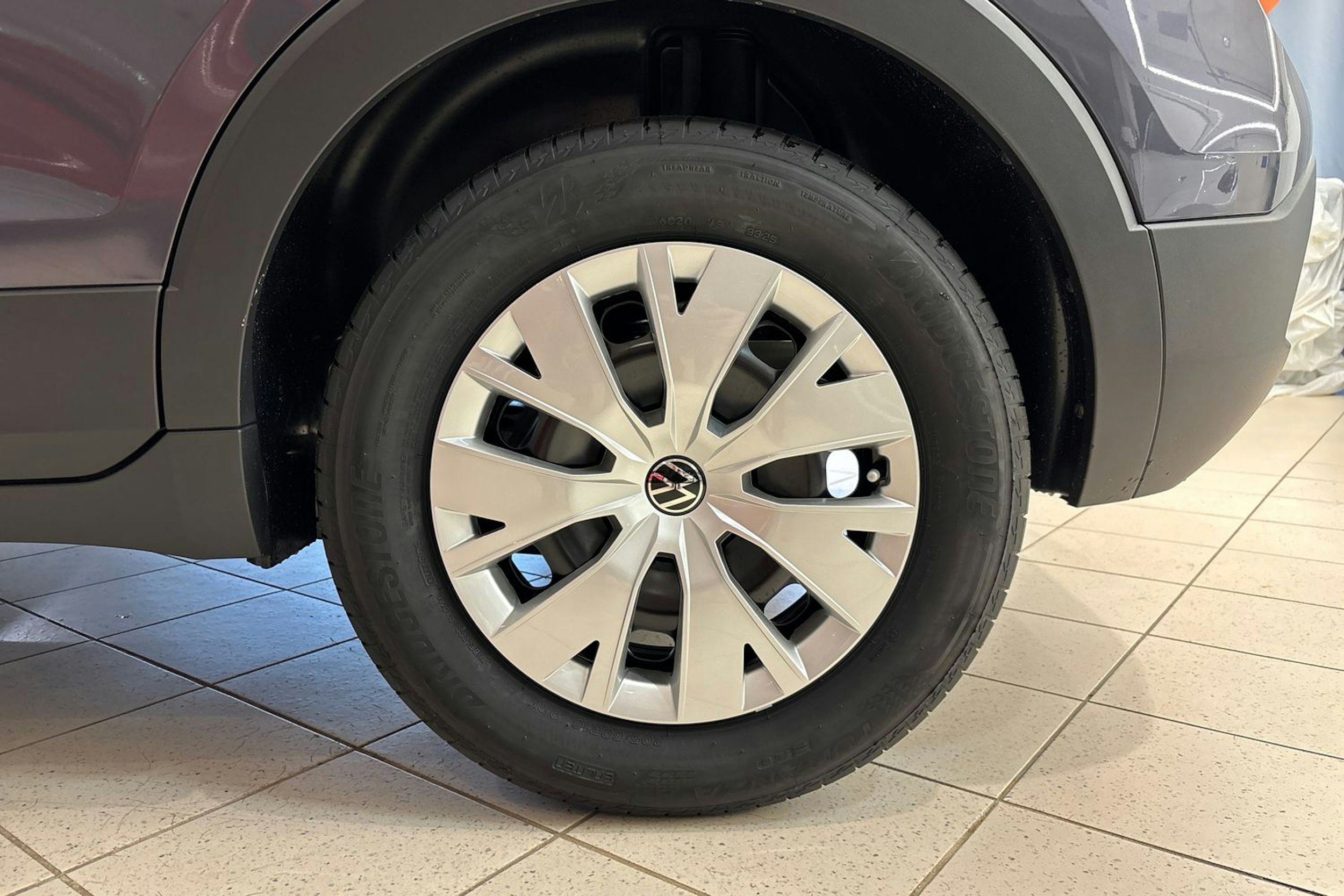 harmaa Volkswagen T-Cross 2025 kuva 10.