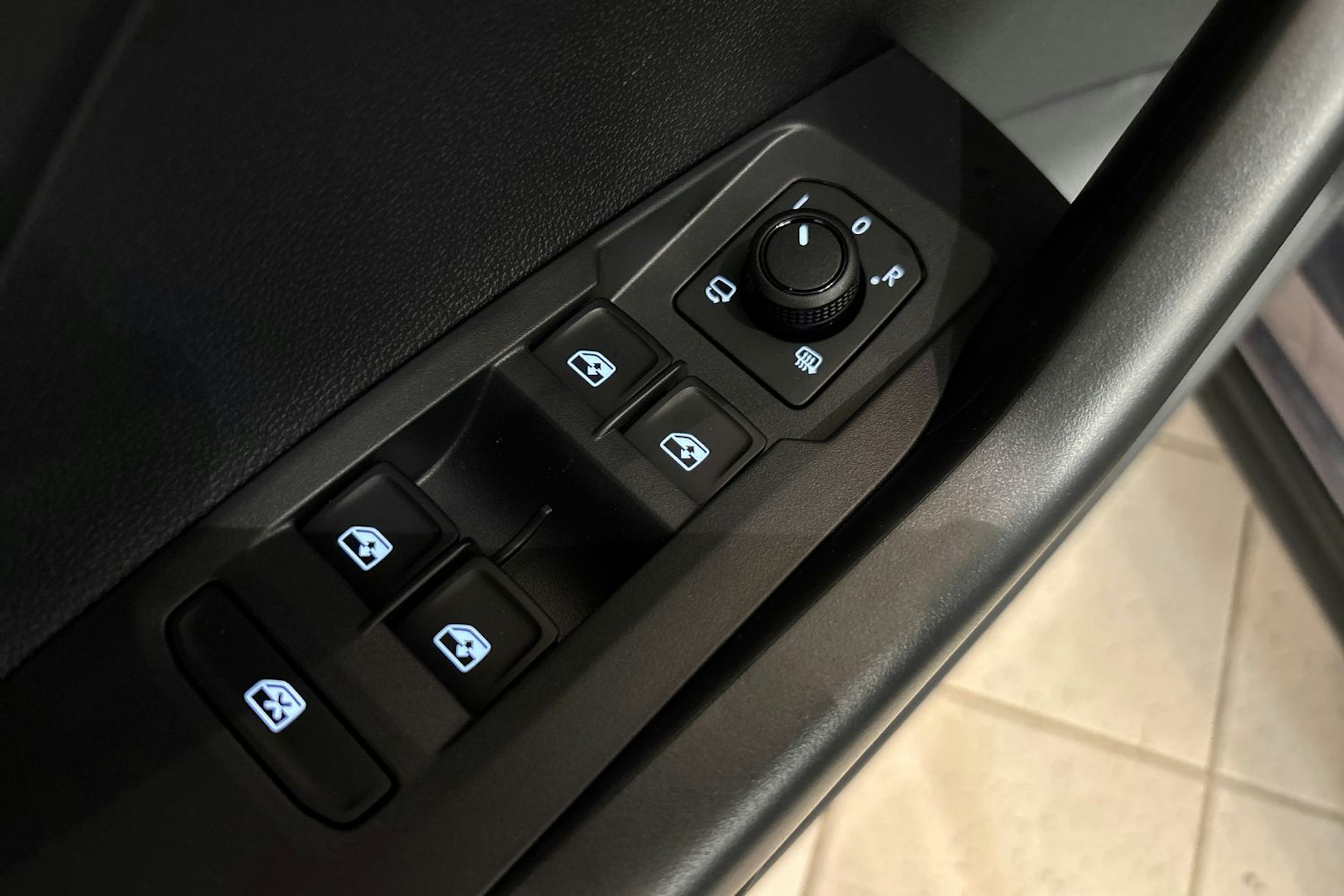 harmaa Volkswagen T-Cross 2025 kuva 21.