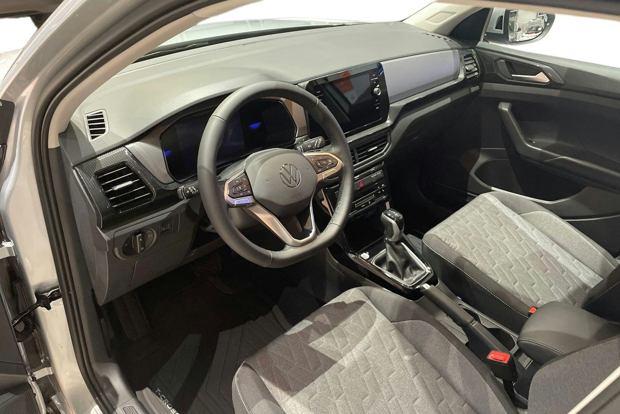hopea Volkswagen T-Cross 2025 kuva 6.