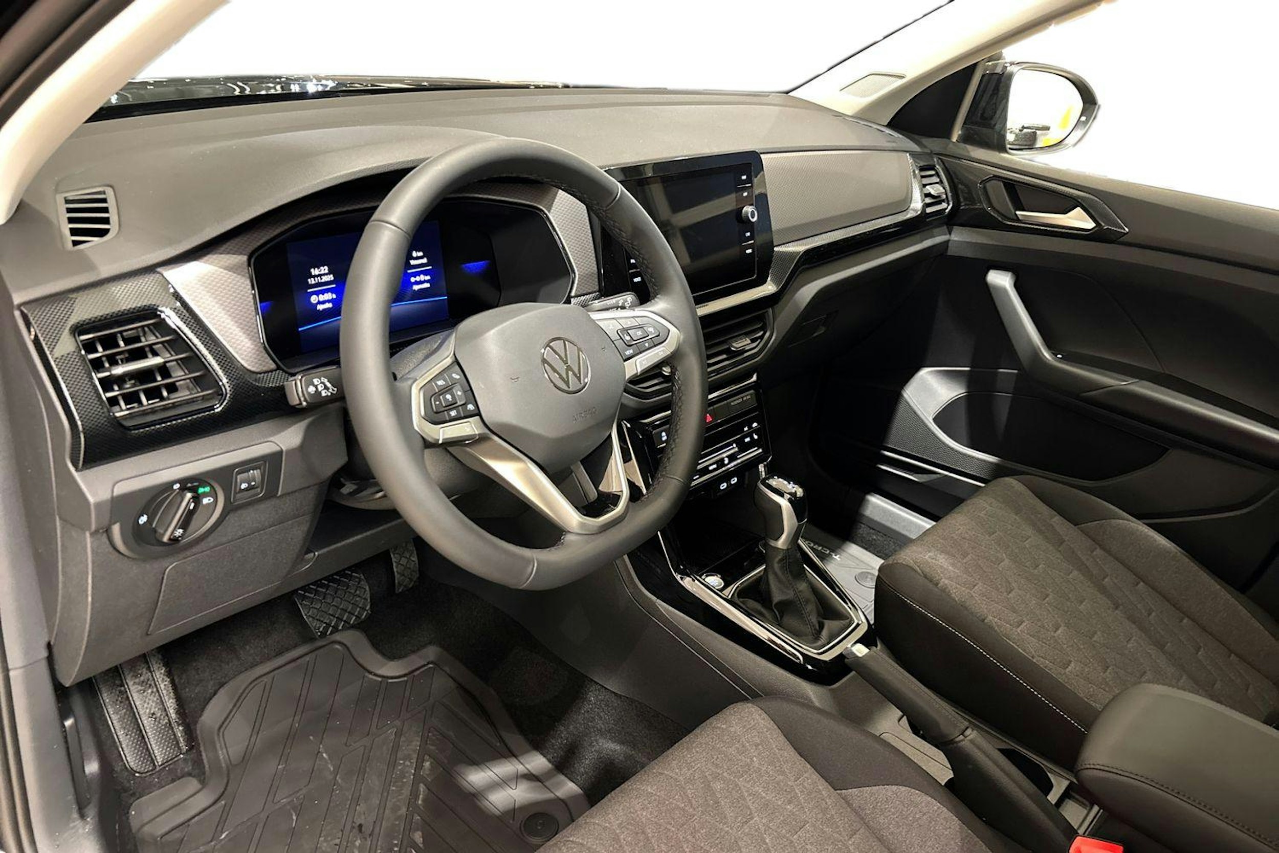 musta Volkswagen T-Cross 2025 kuva 6.
