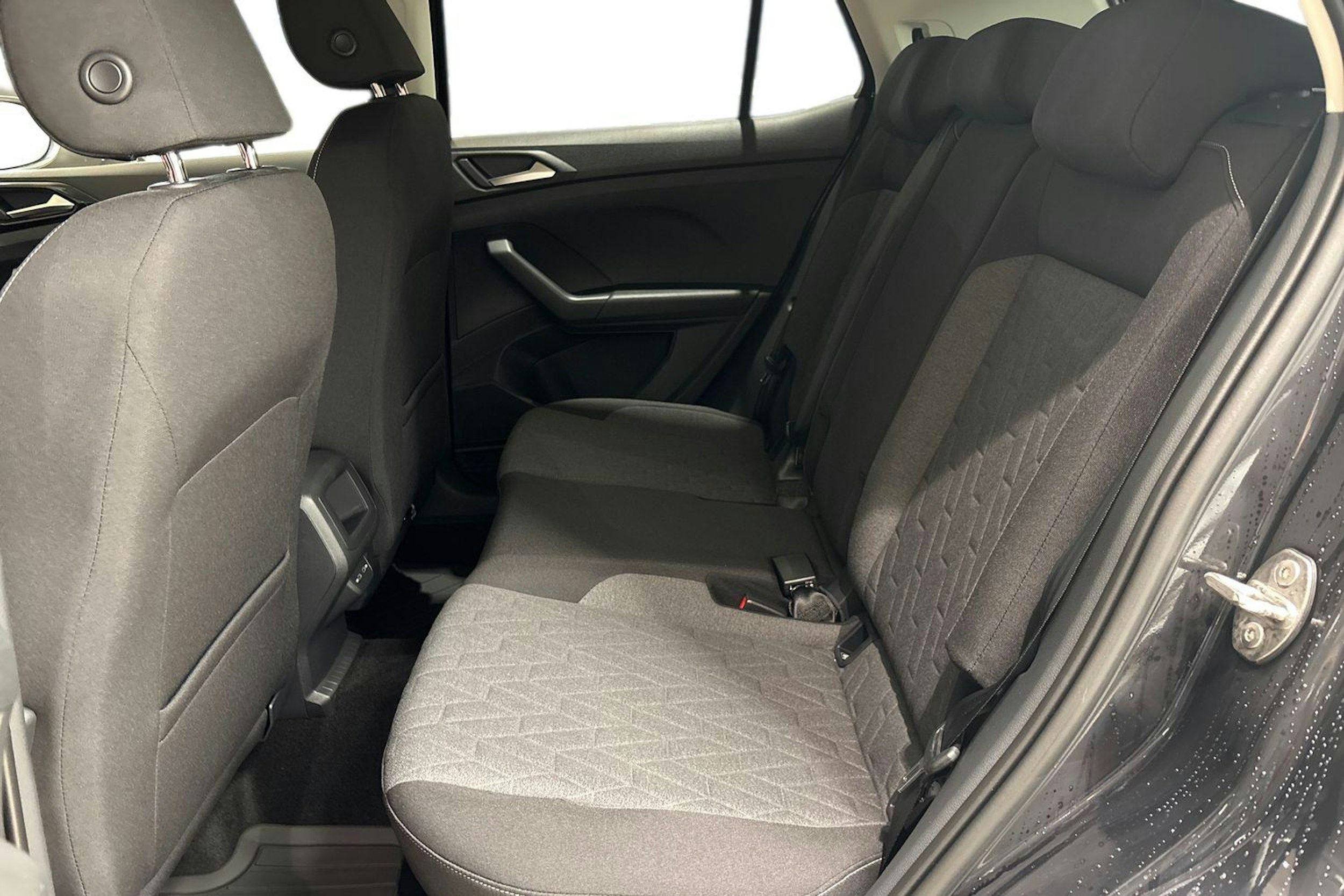 musta Volkswagen T-Cross 2025 kuva 8.