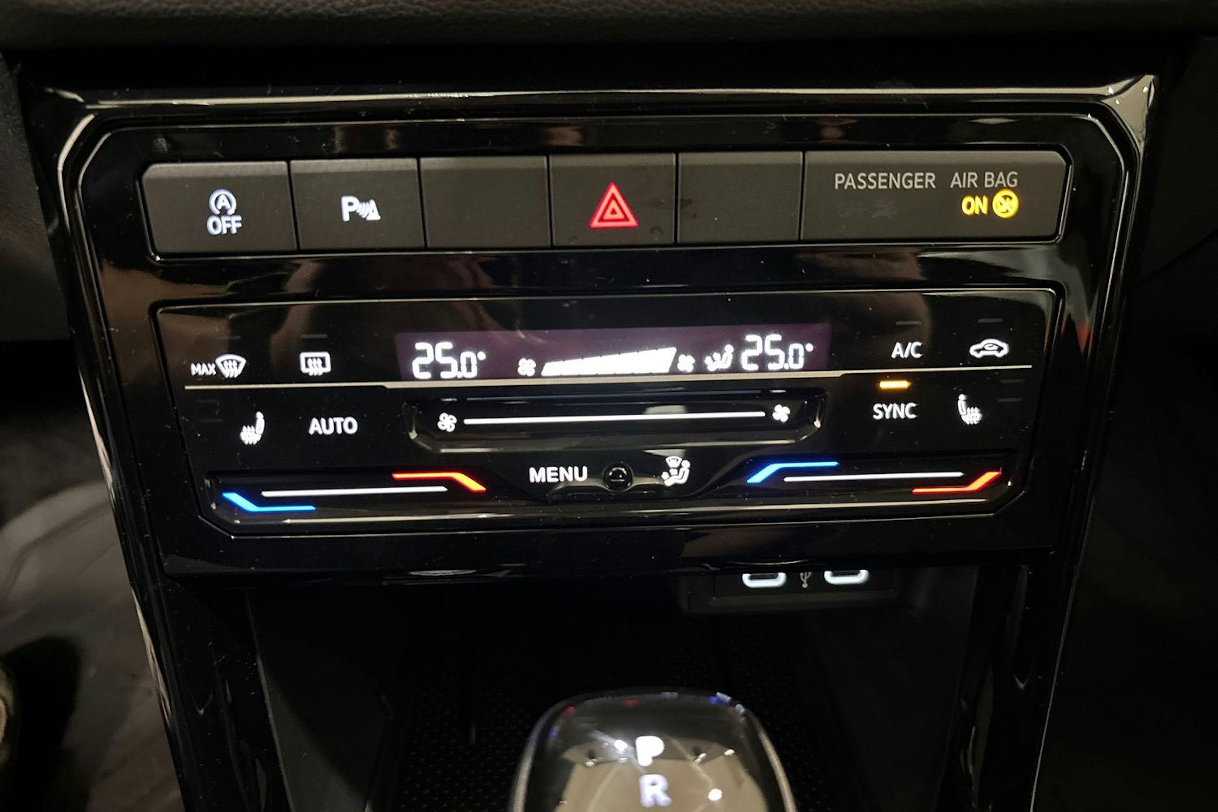 musta Volkswagen T-Cross 2025 kuva 13.