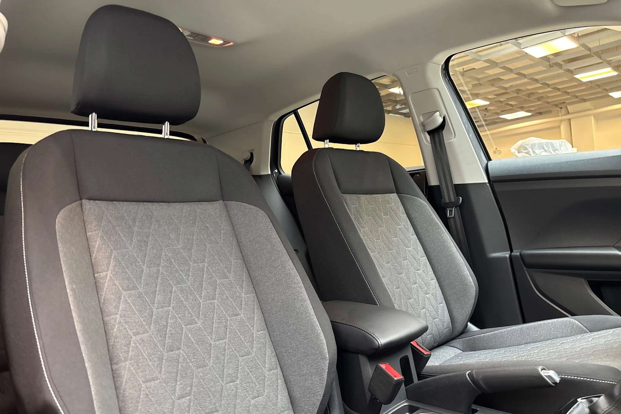harmaa Volkswagen T-Cross 2026 kuva 22.