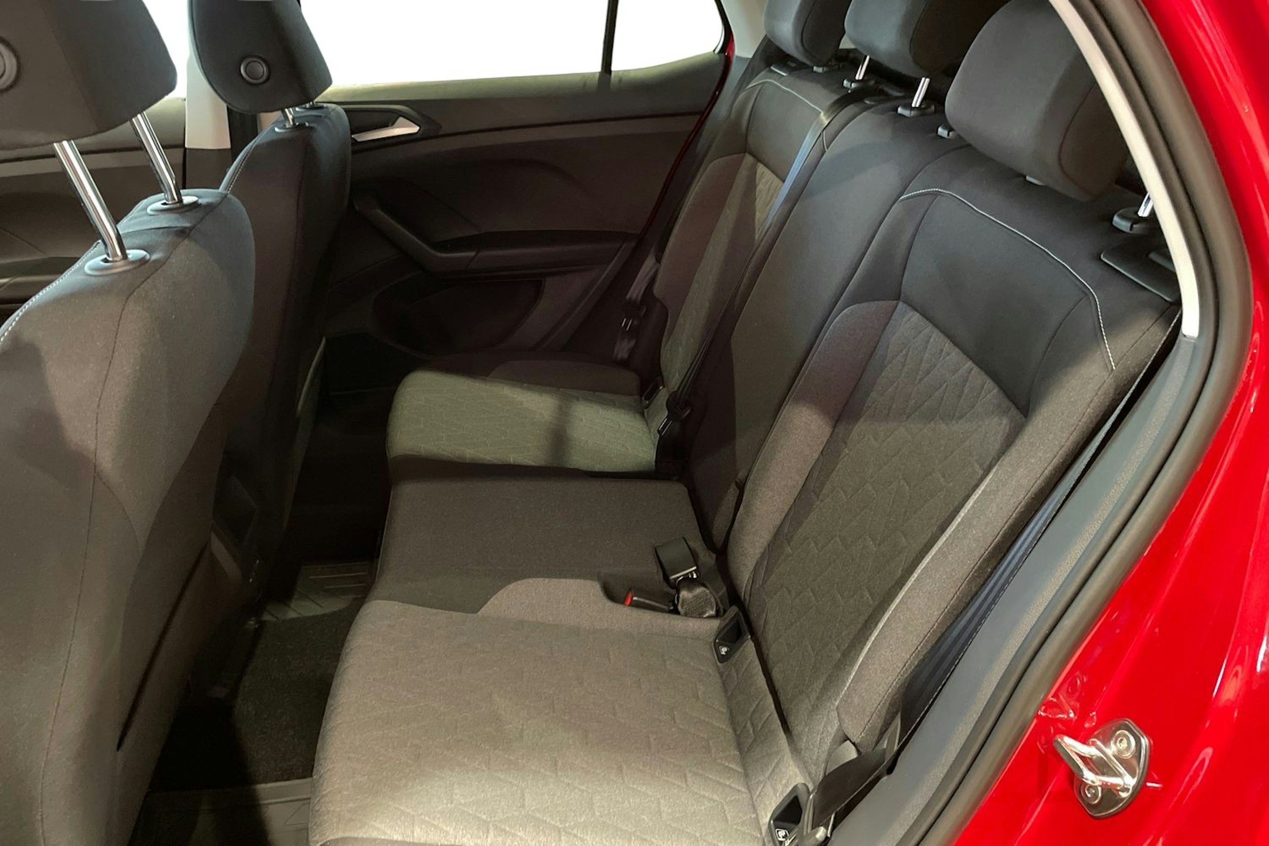 punainen Volkswagen T-Cross 2025 kuva 8.