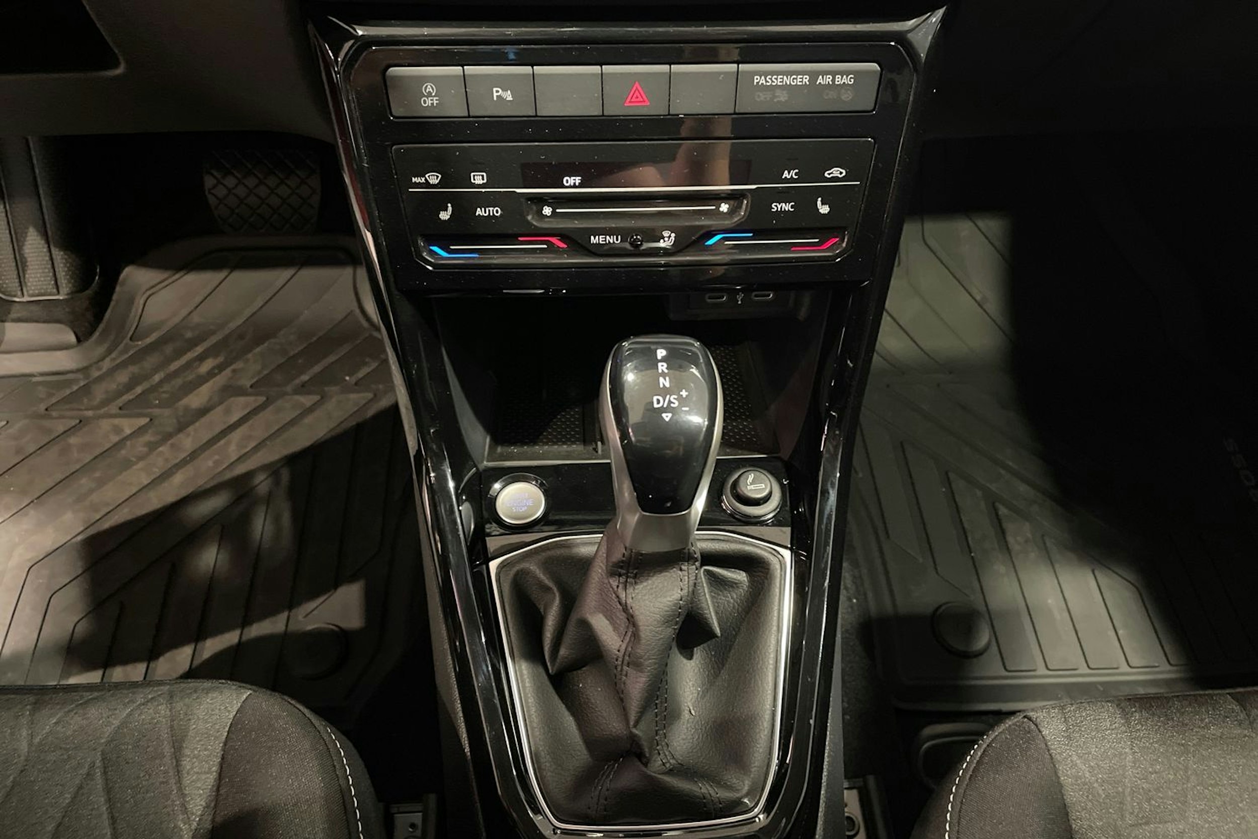 punainen Volkswagen T-Cross 2025 kuva 14.