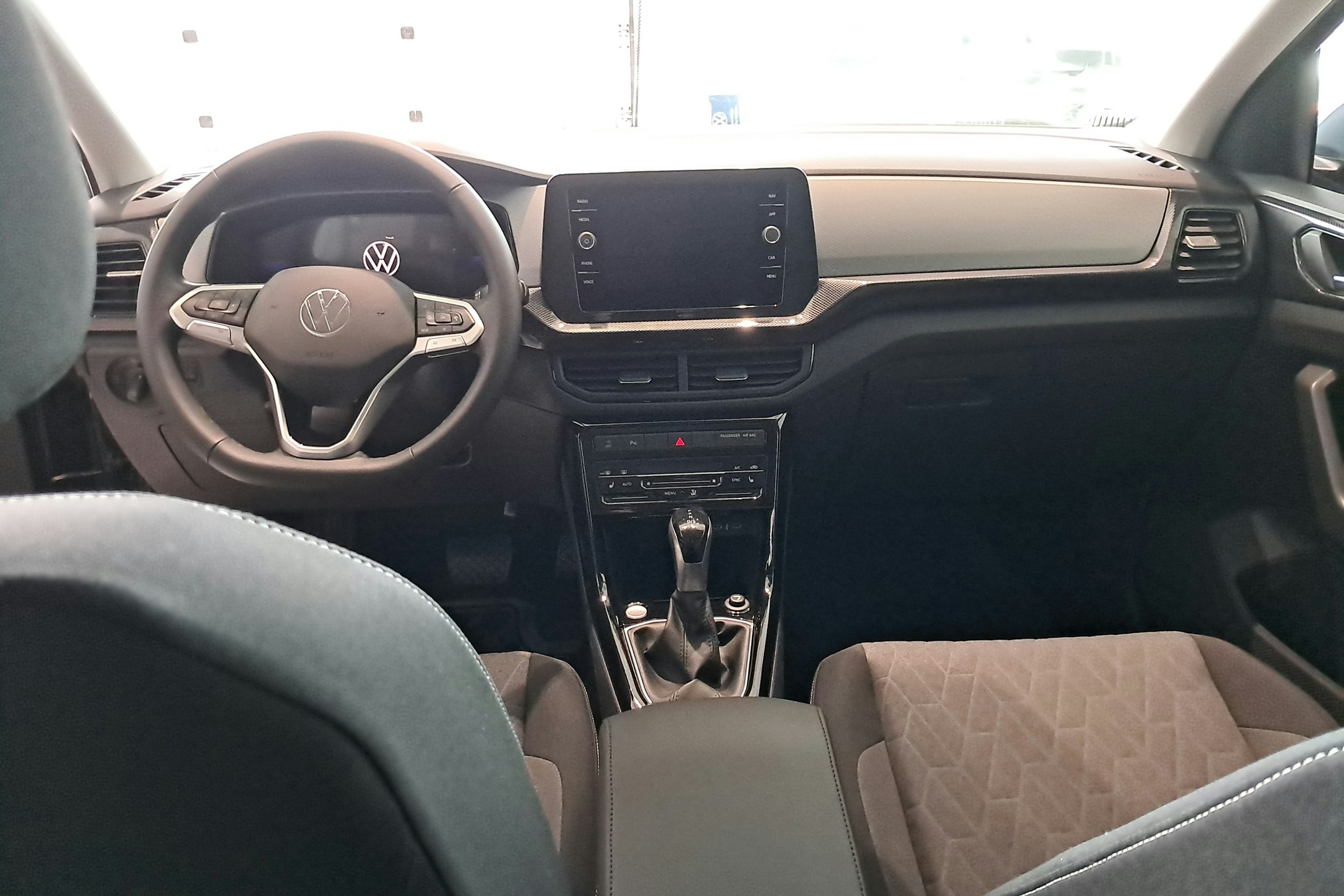 harmaa Volkswagen T-Cross 2025 kuva 7.