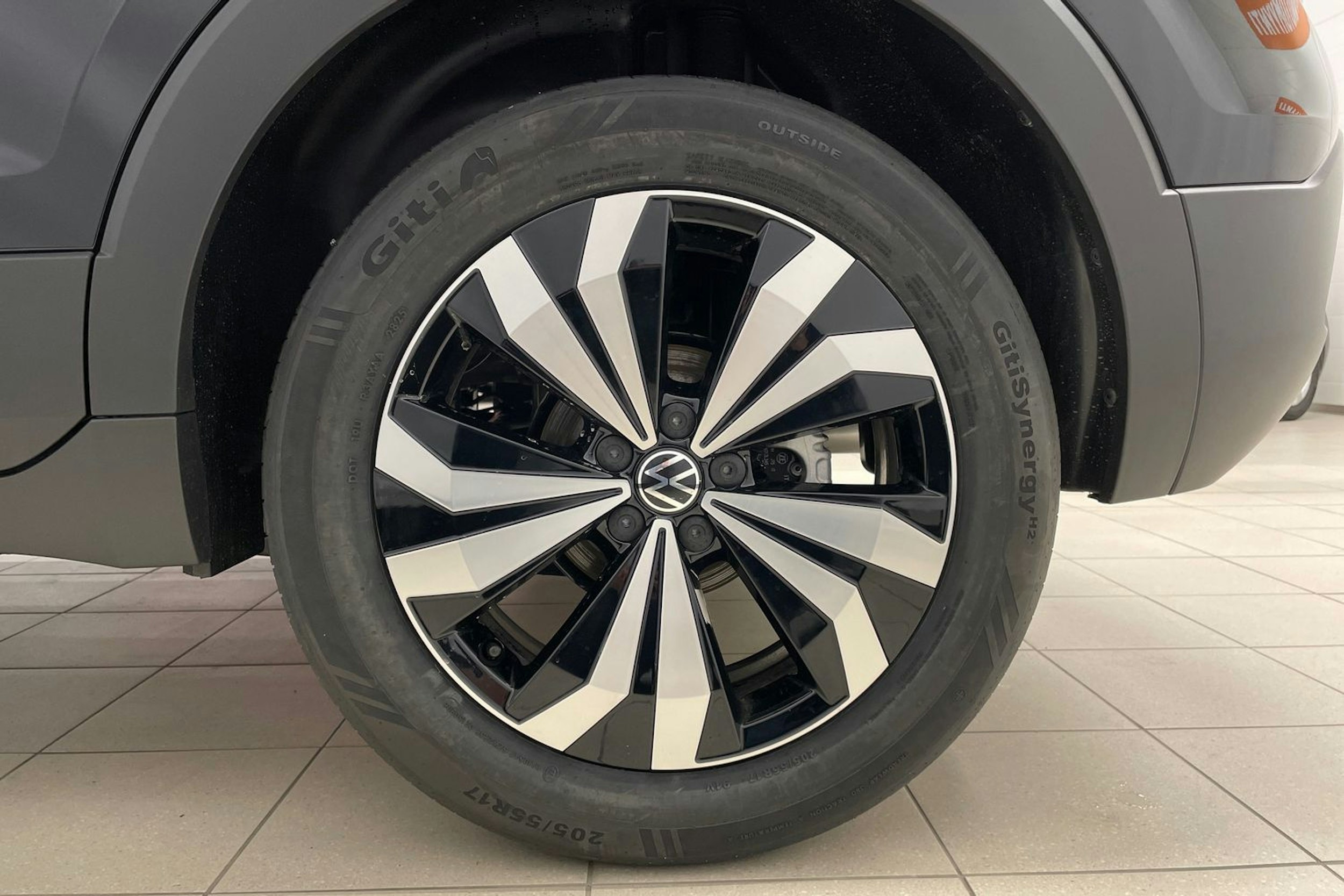 musta Volkswagen T-Cross 2025 kuva 9.