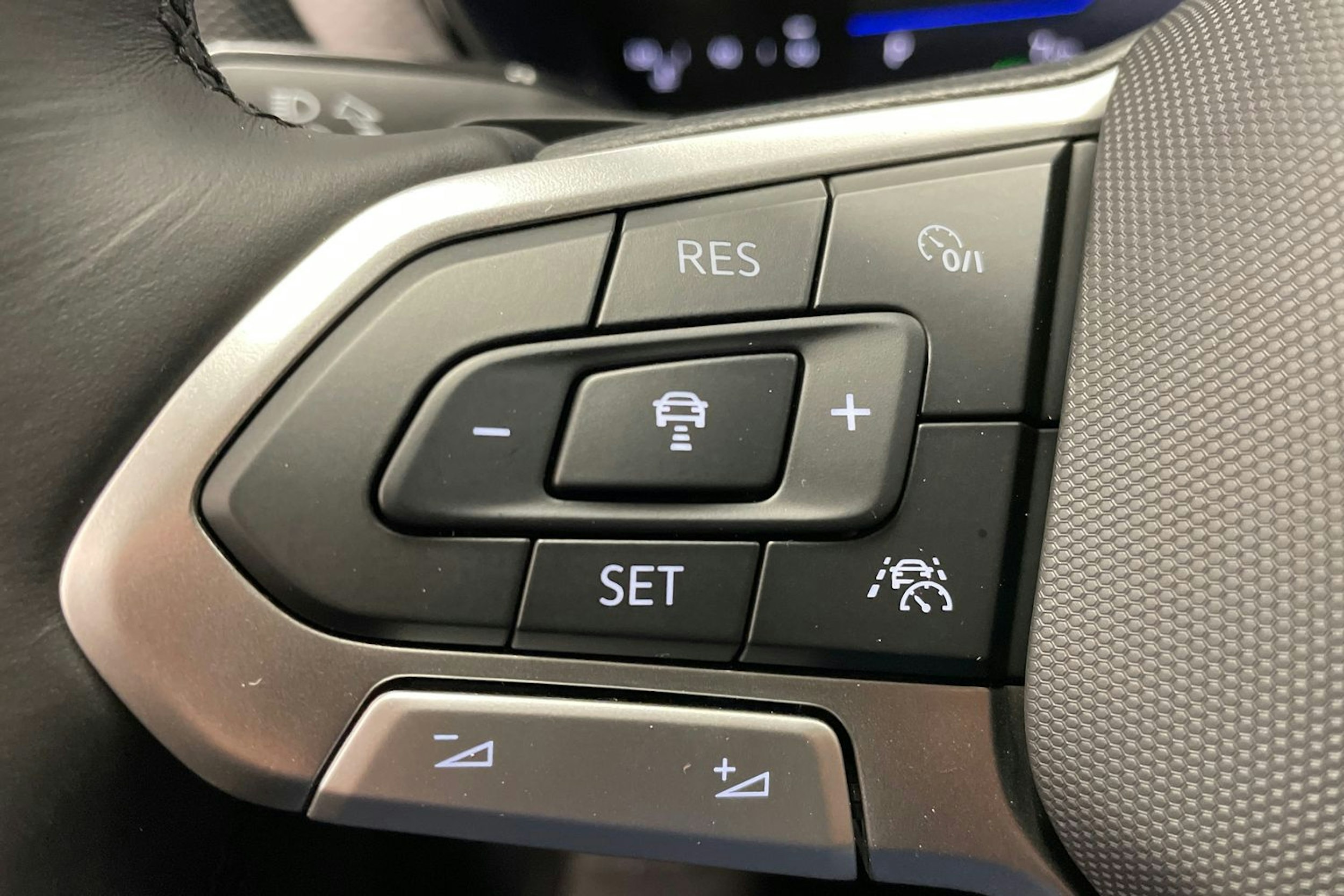 musta Volkswagen T-Cross 2025 kuva 14.