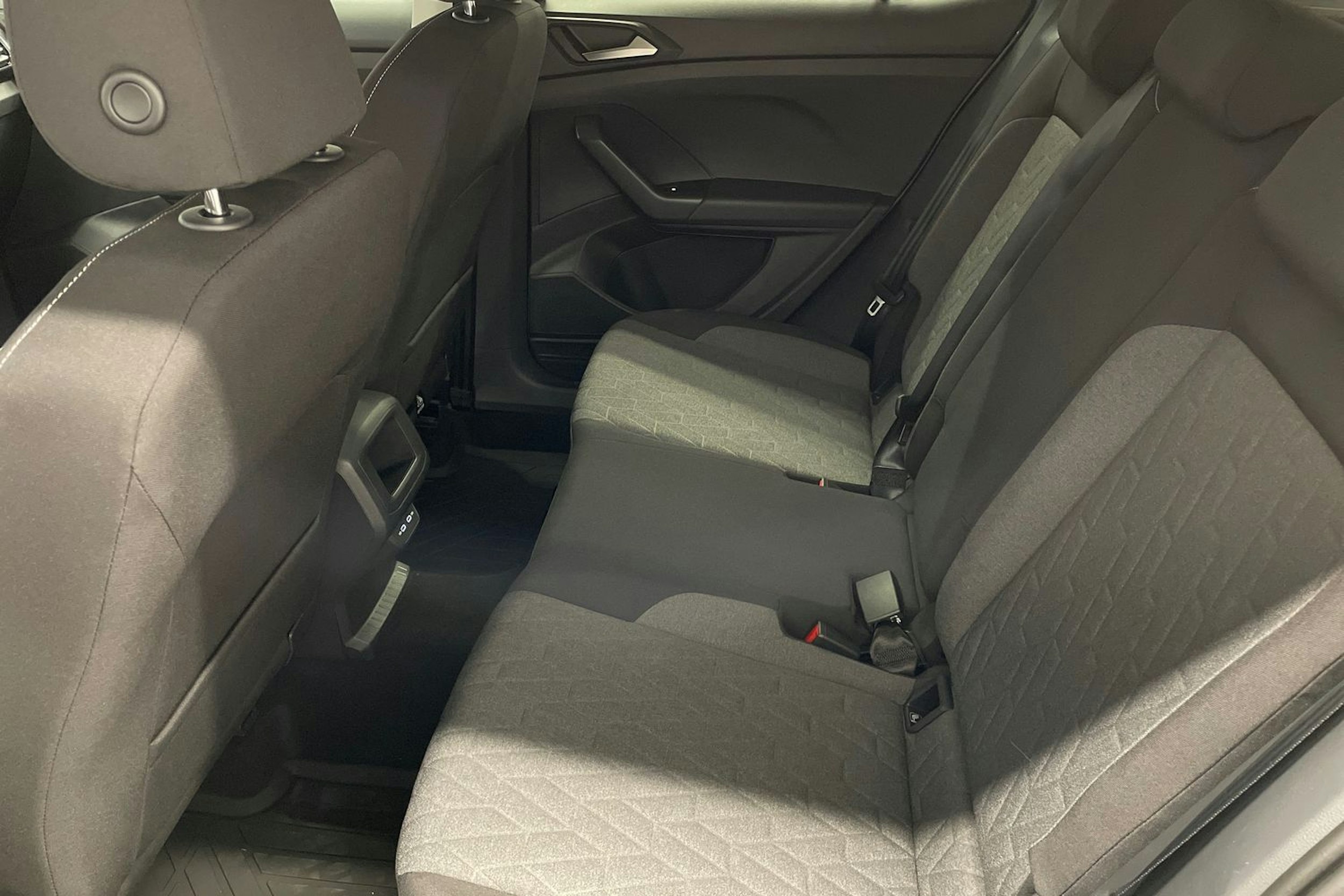 sininen Volkswagen T-Cross 2025 kuva 8.