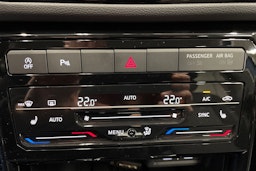 sininen Volkswagen T-Cross 2025 kuva 13.