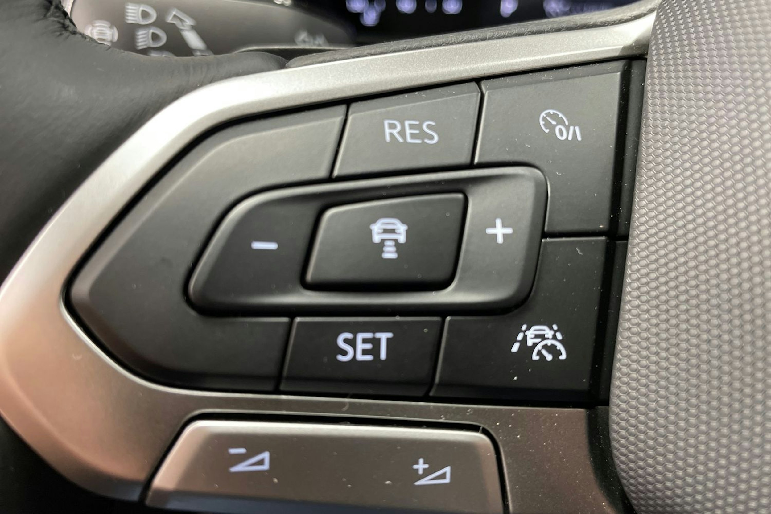 sininen Volkswagen T-Cross 2025 kuva 14.