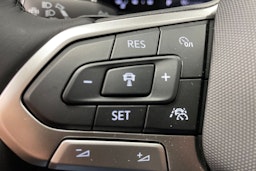 sininen Volkswagen T-Cross 2025 kuva 14.