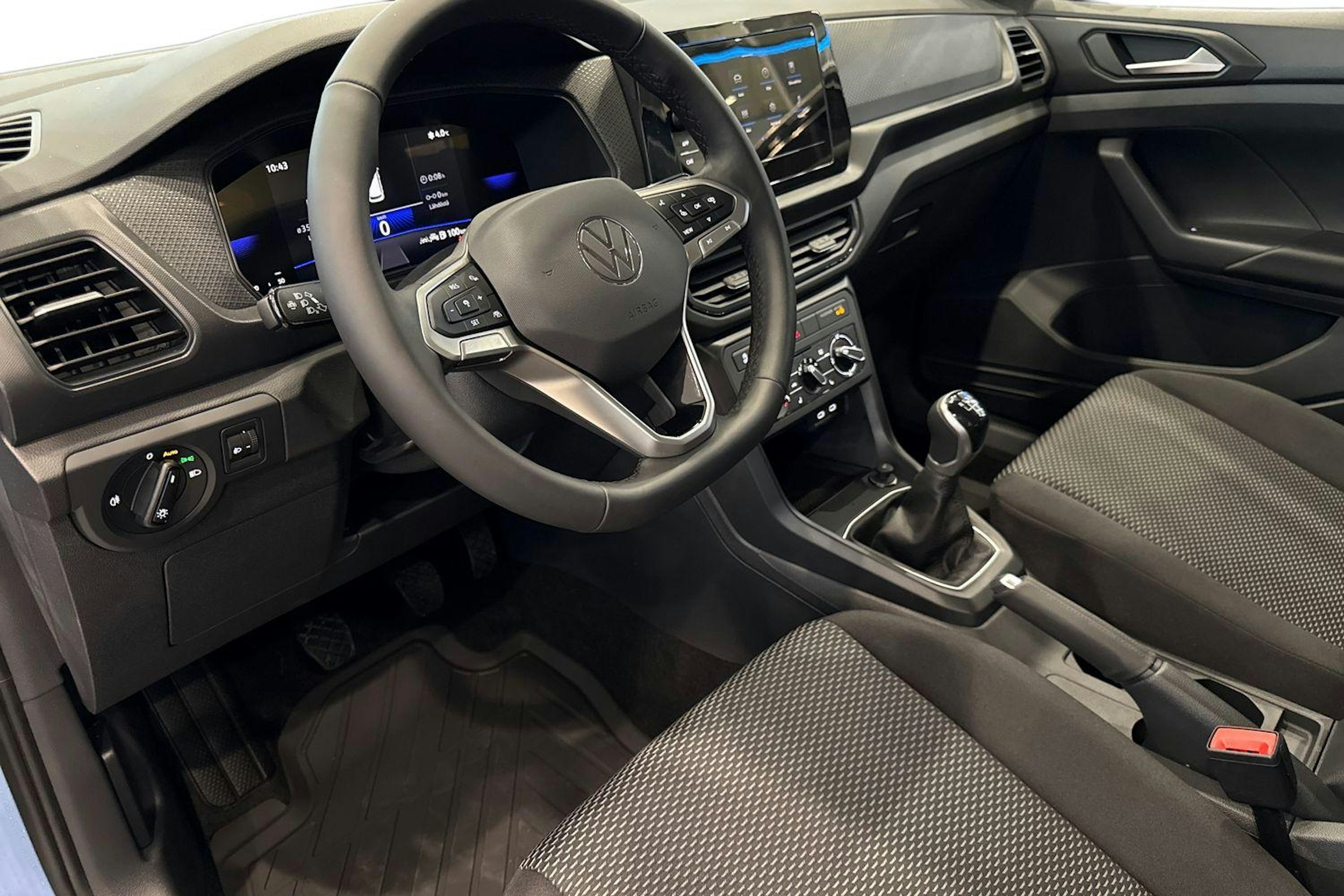 sininen Volkswagen T-Cross 2025 kuva 6.