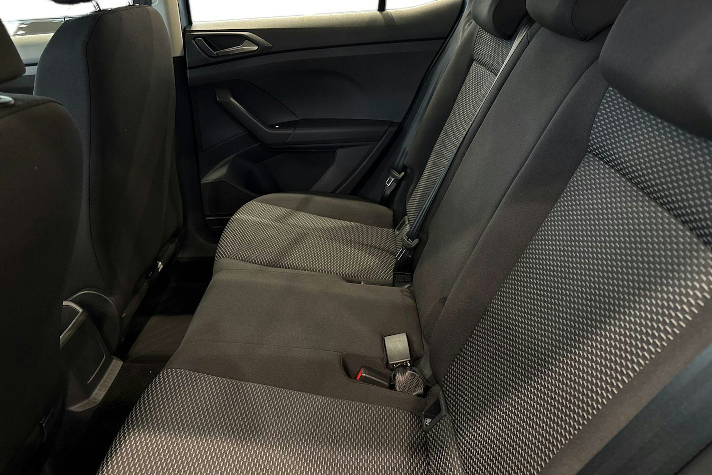 sininen Volkswagen T-Cross 2025 kuva 8.