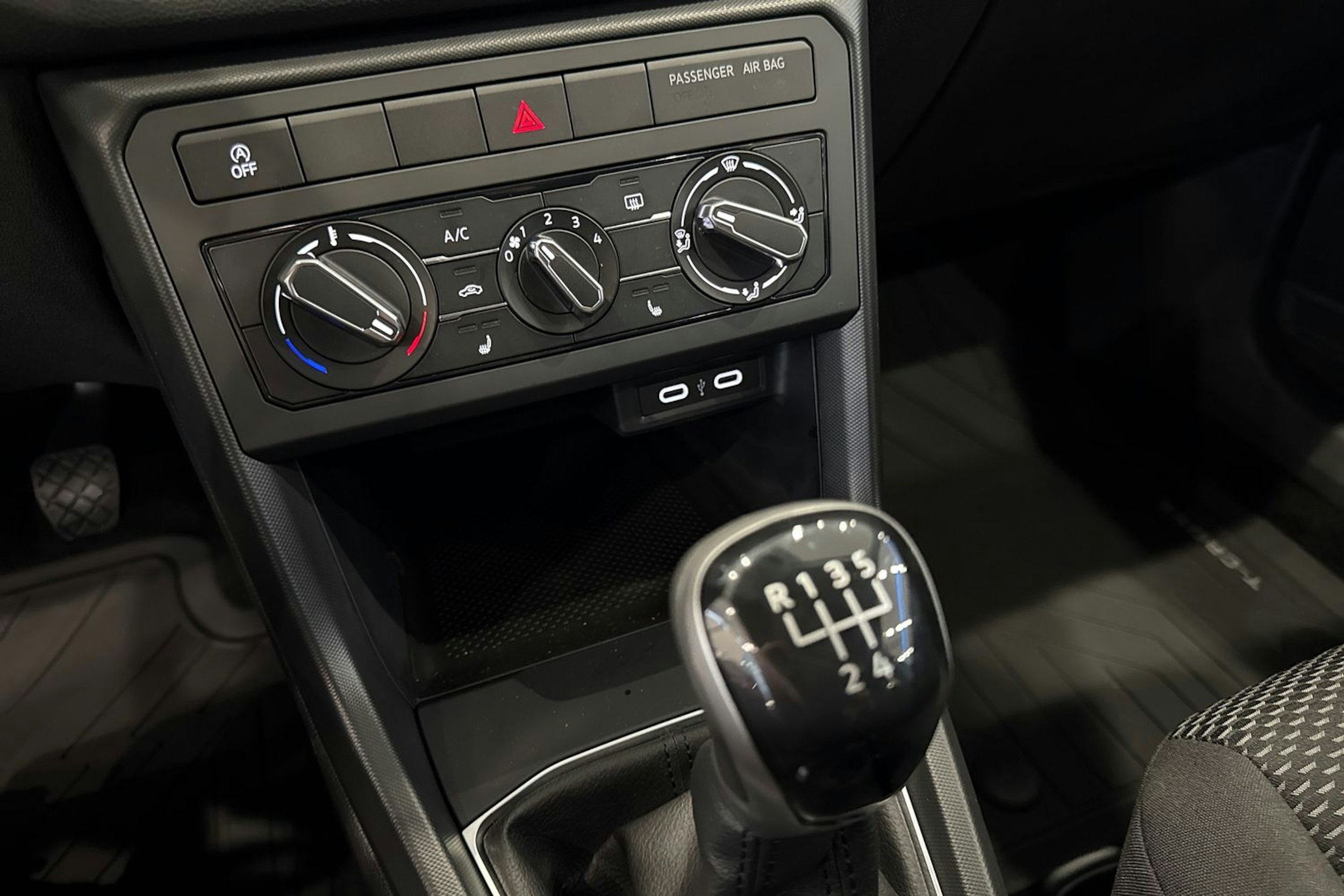 sininen Volkswagen T-Cross 2025 kuva 14.