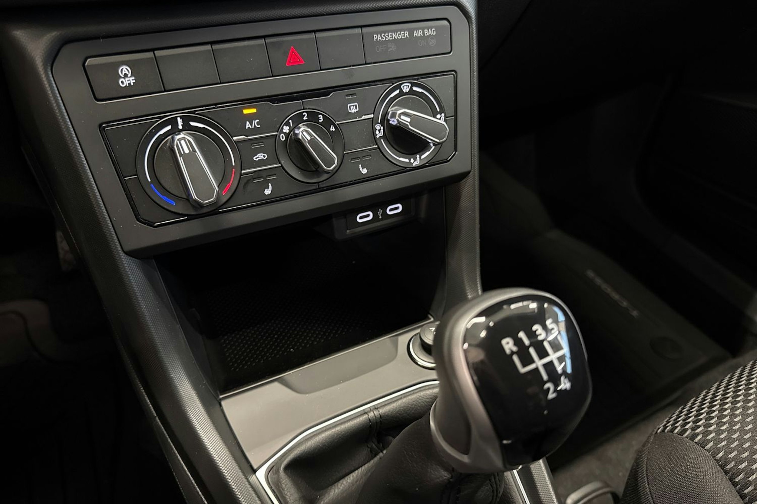 harmaa Volkswagen T-Cross 2025 kuva 13.