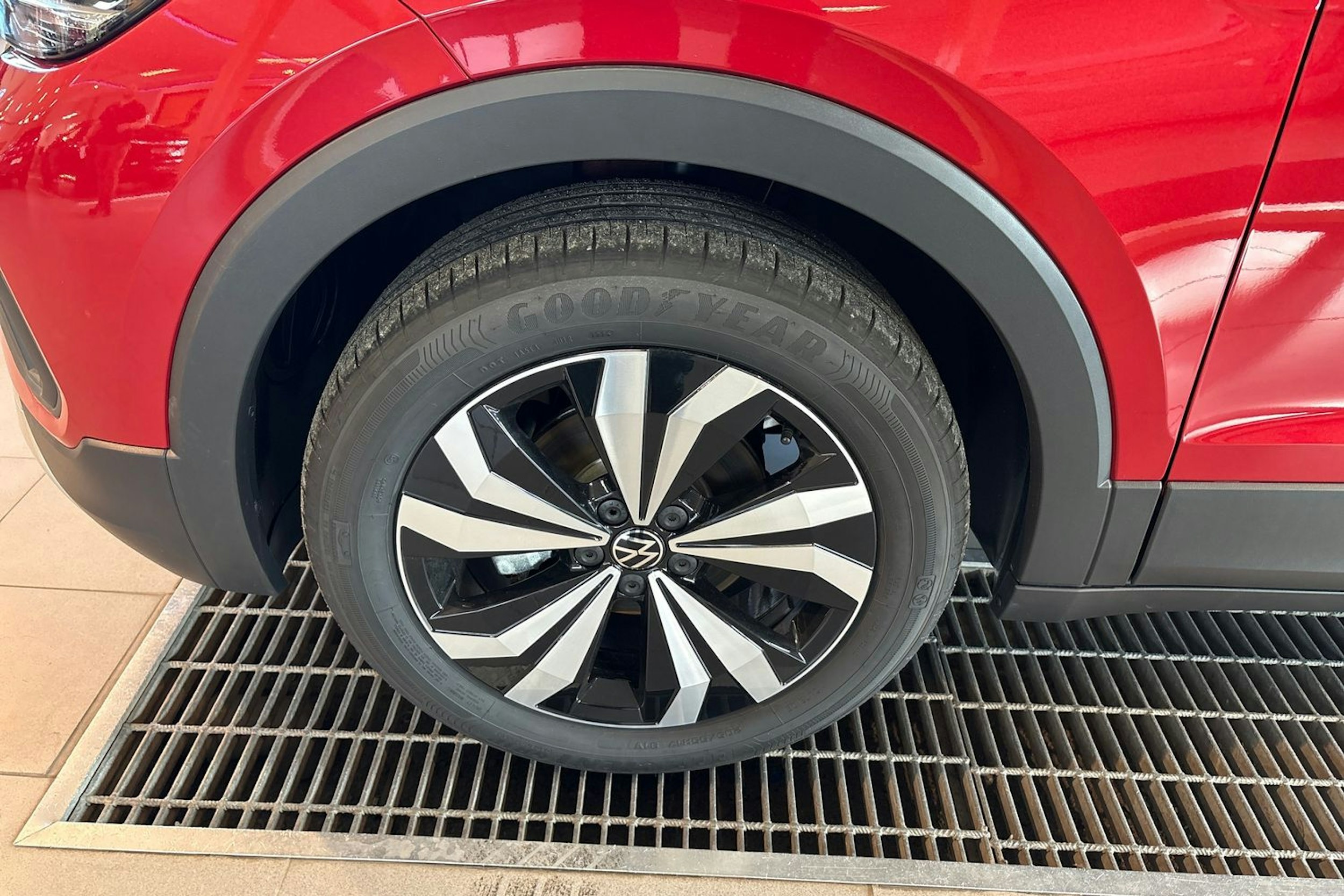 punainen Volkswagen T-Cross 2025 kuva 9.