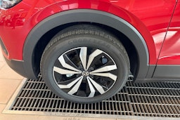 punainen Volkswagen T-Cross 2025 kuva 9.