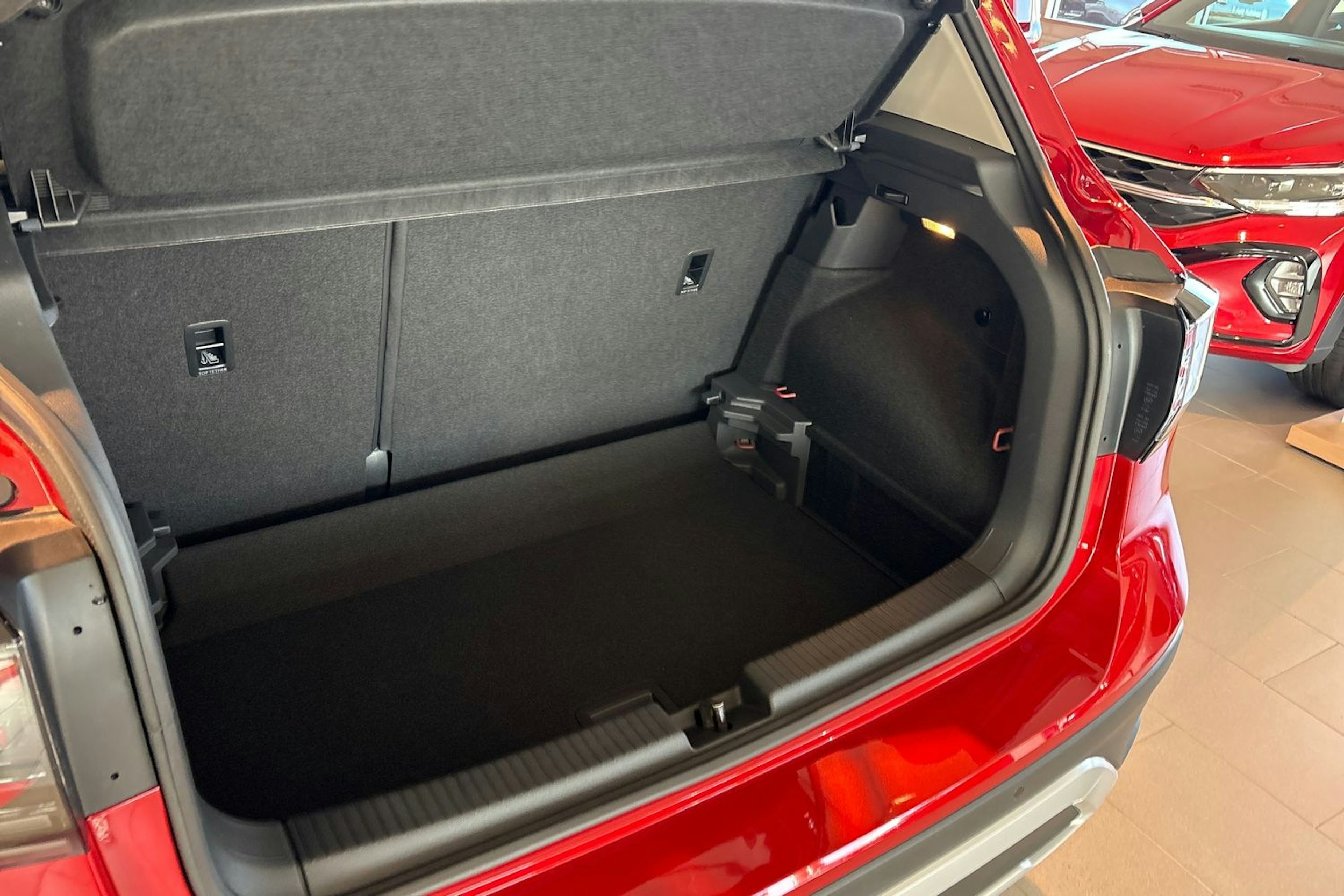 punainen Volkswagen T-Cross 2025 kuva 13.